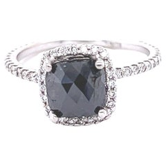 Bague de fiançailles en or blanc avec diamants blancs et noirs de 1,98 carat