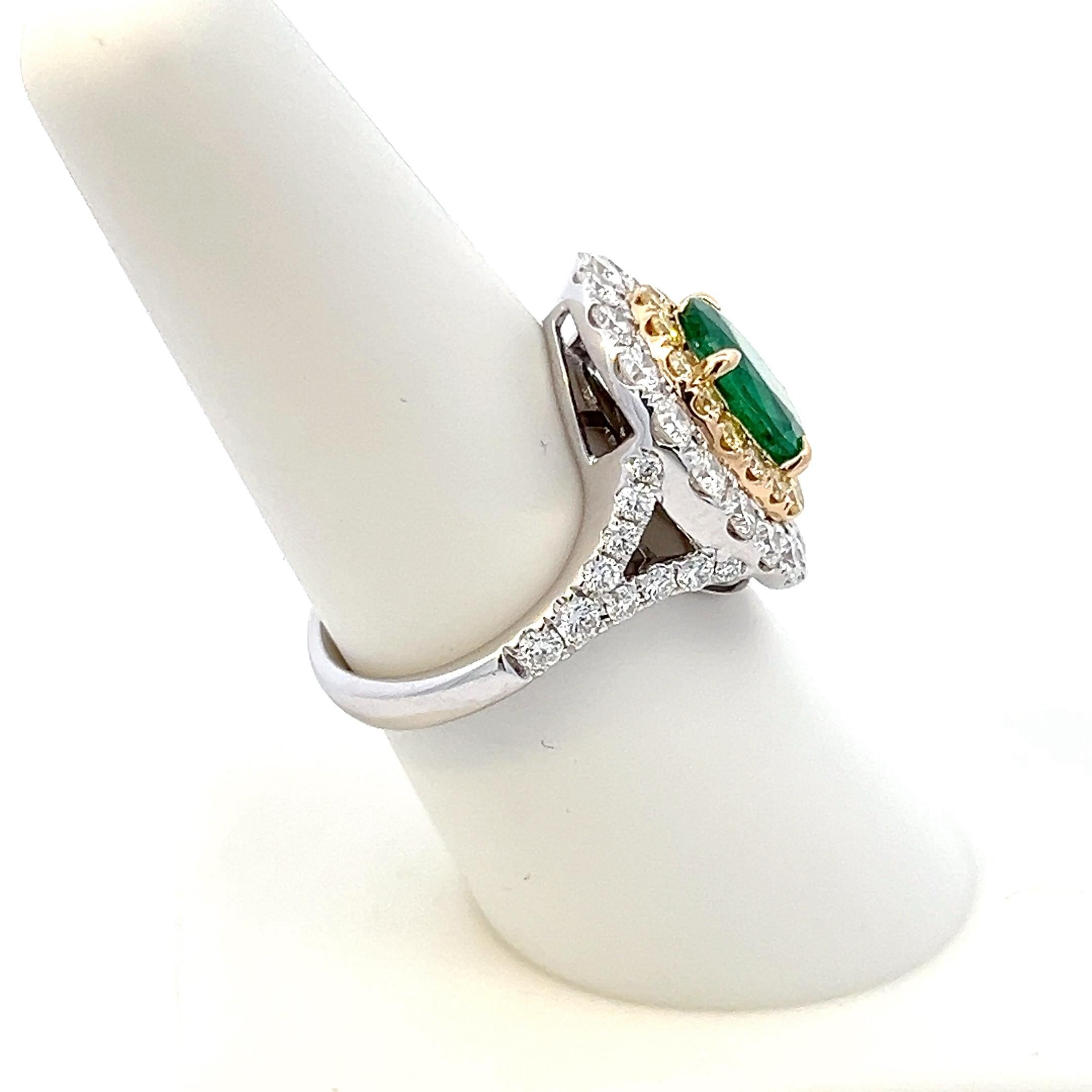 1.98 carat Emerald and Diamond ring in 18K Gold In New Condition For Sale In New York, NY