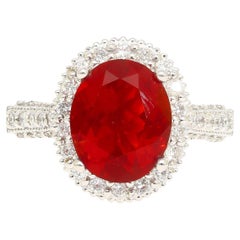Anillo filigrana de oro blanco de 14 quilates con halo de ópalo ovalado y diamantes de 1,98 quilates