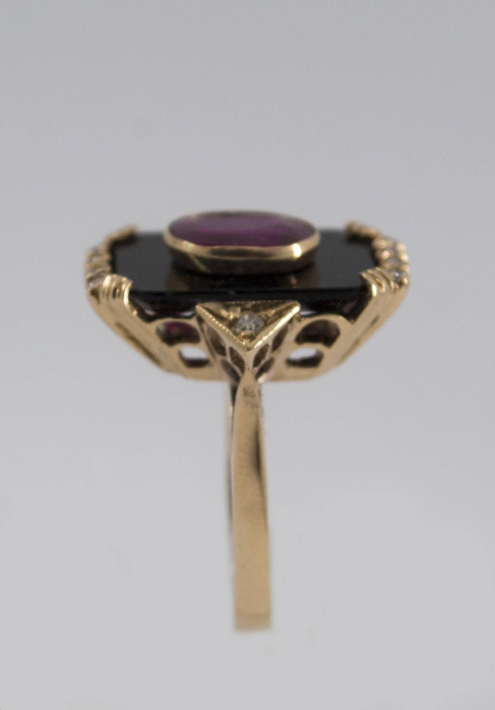 1.98 Carat Ruby Onyx Diamond Yellow Gold Cocktail Ring In New Condition In Naples, IT