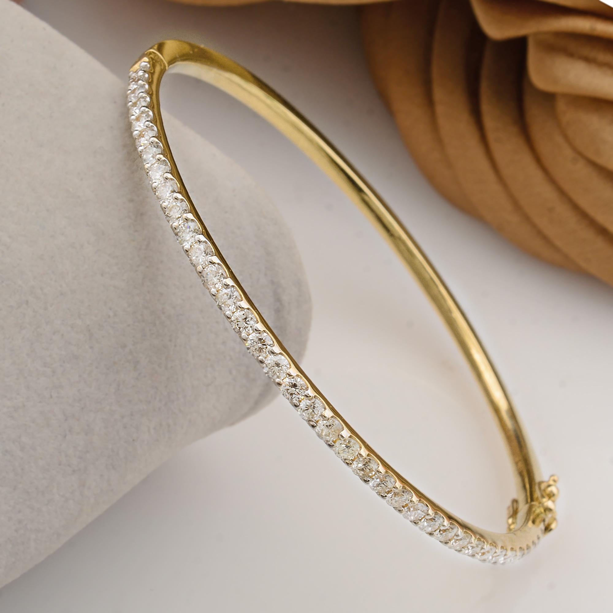 Modern 1.98 Carat SI Clarity HI Color Diamond Pave Sleek Bracelet 14 Karat Yellow Gold For Sale