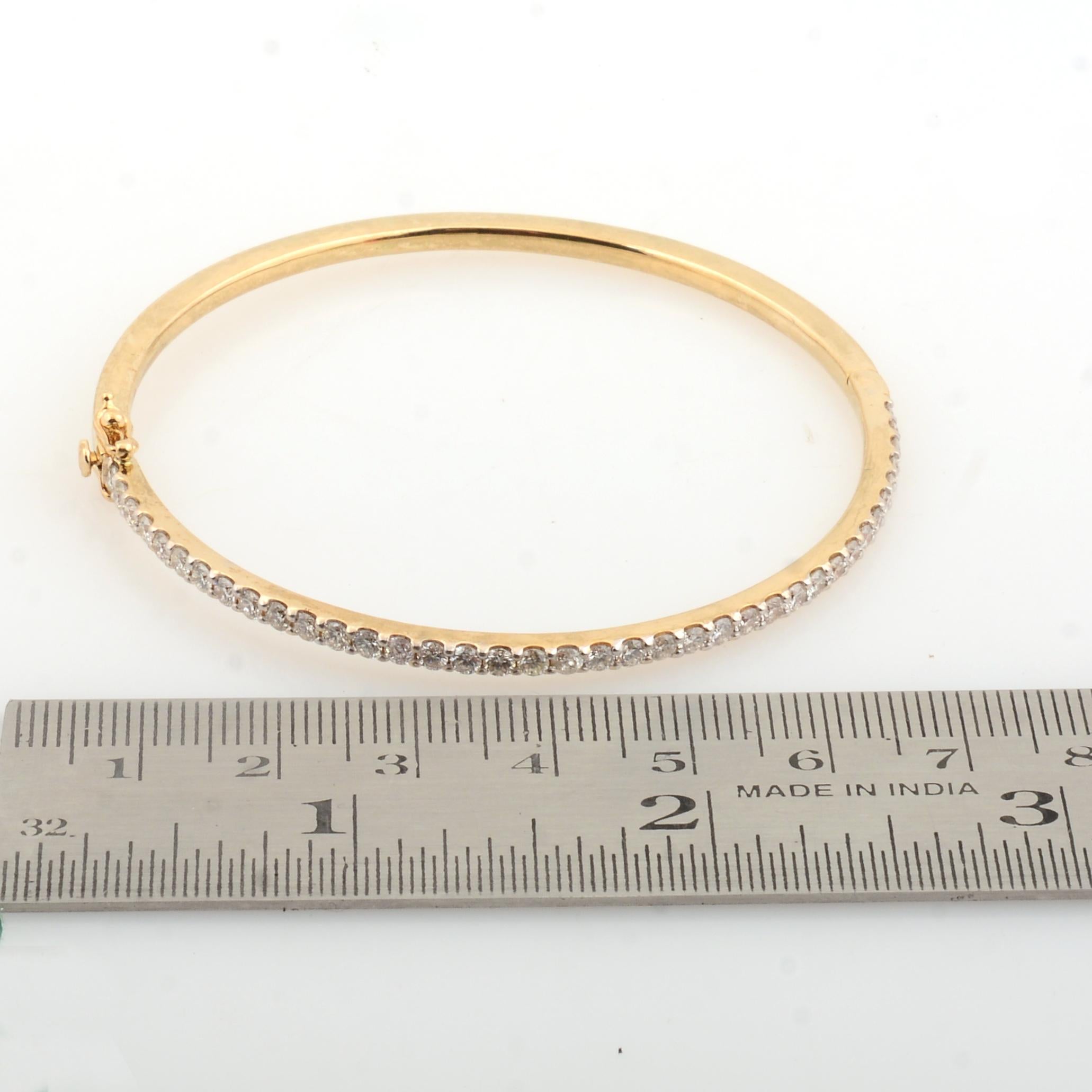 Round Cut 1.98 Carat SI Clarity HI Color Diamond Pave Sleek Bracelet 14 Karat Yellow Gold For Sale