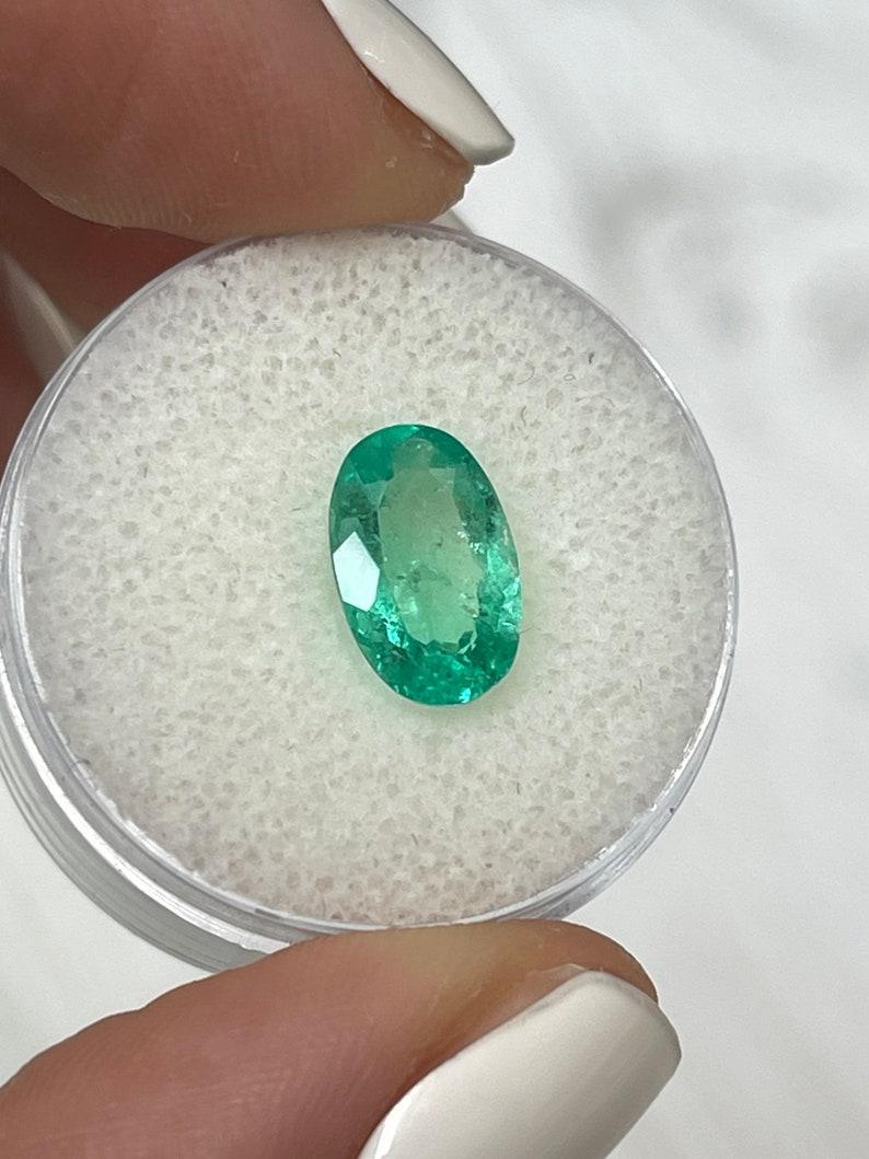 Taglio ovale 1,98 Ct 11x7 Elongated Green Colombian Oval Emerald Loose Gemstone in vendita