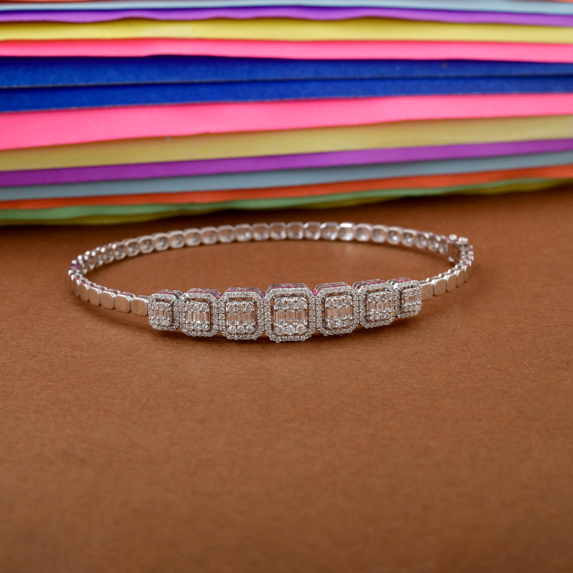 1,98 carati SI Clarity HI Color Baguette Diamond Bangle Bracciale in oro bianco 14 carati in vendita 4