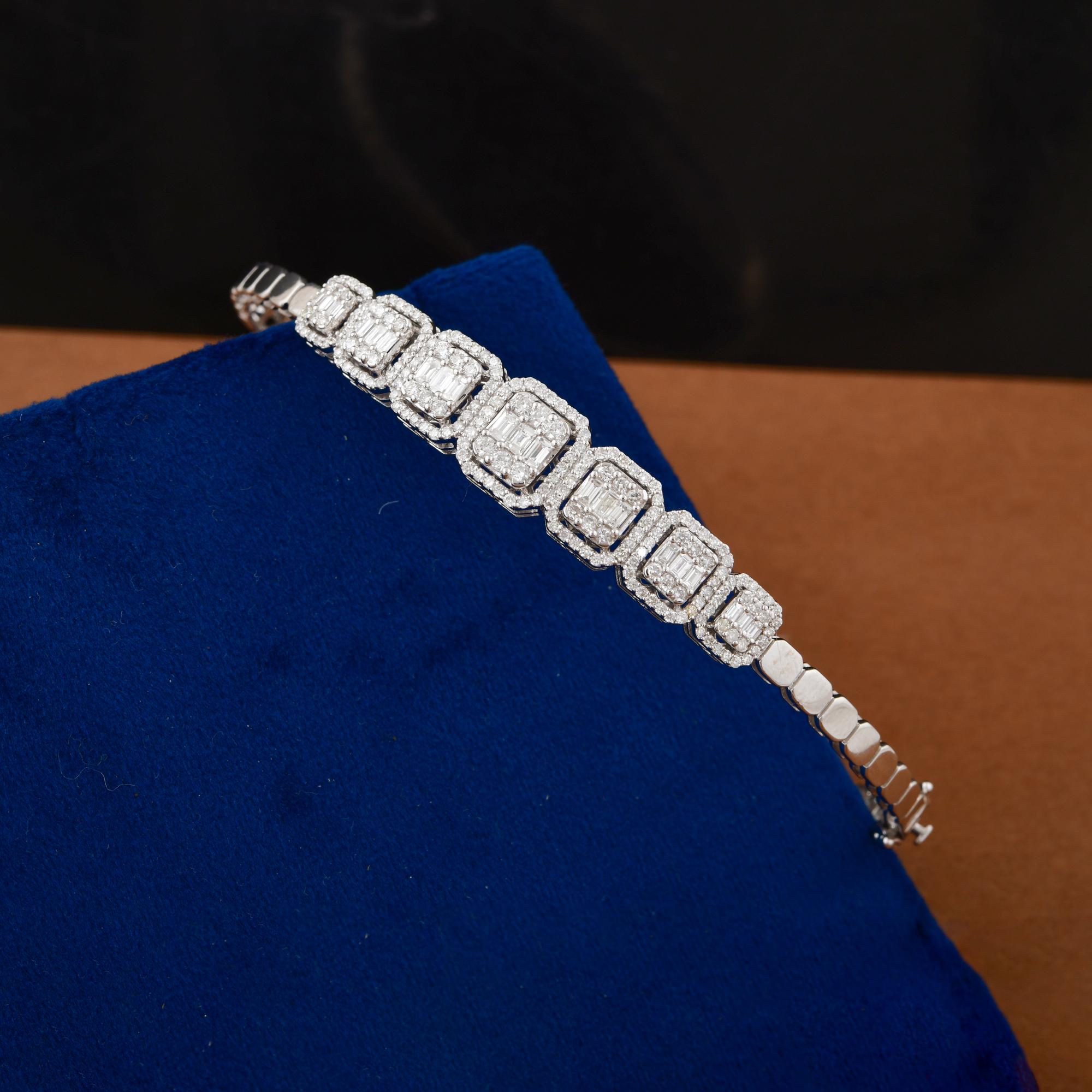 1,98 carati SI Clarity HI Color Baguette Diamond Bangle Bracciale in oro bianco 14 carati in vendita 1