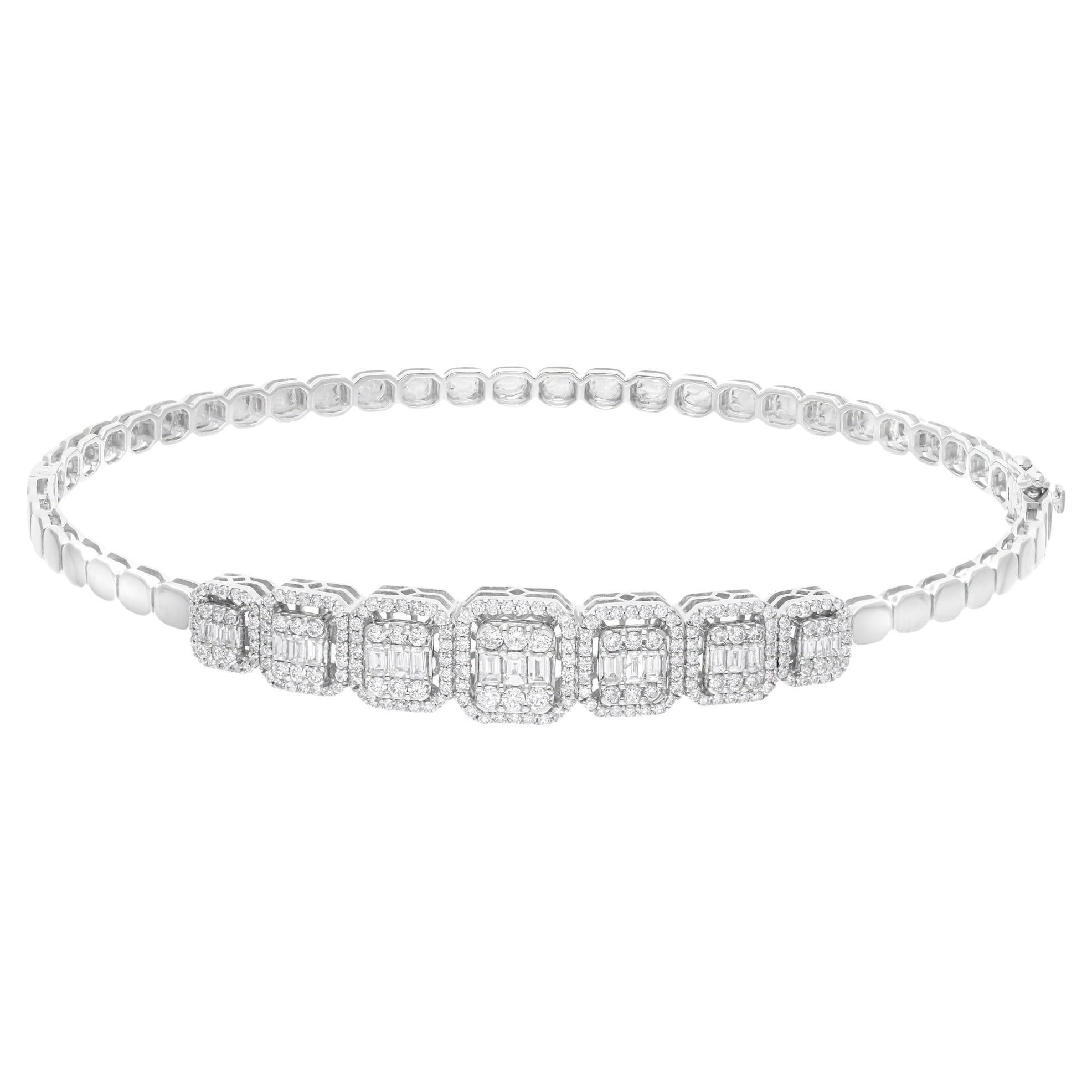 1,98 carati SI Clarity HI Color Baguette Diamond Bangle Bracciale in oro bianco 14 carati