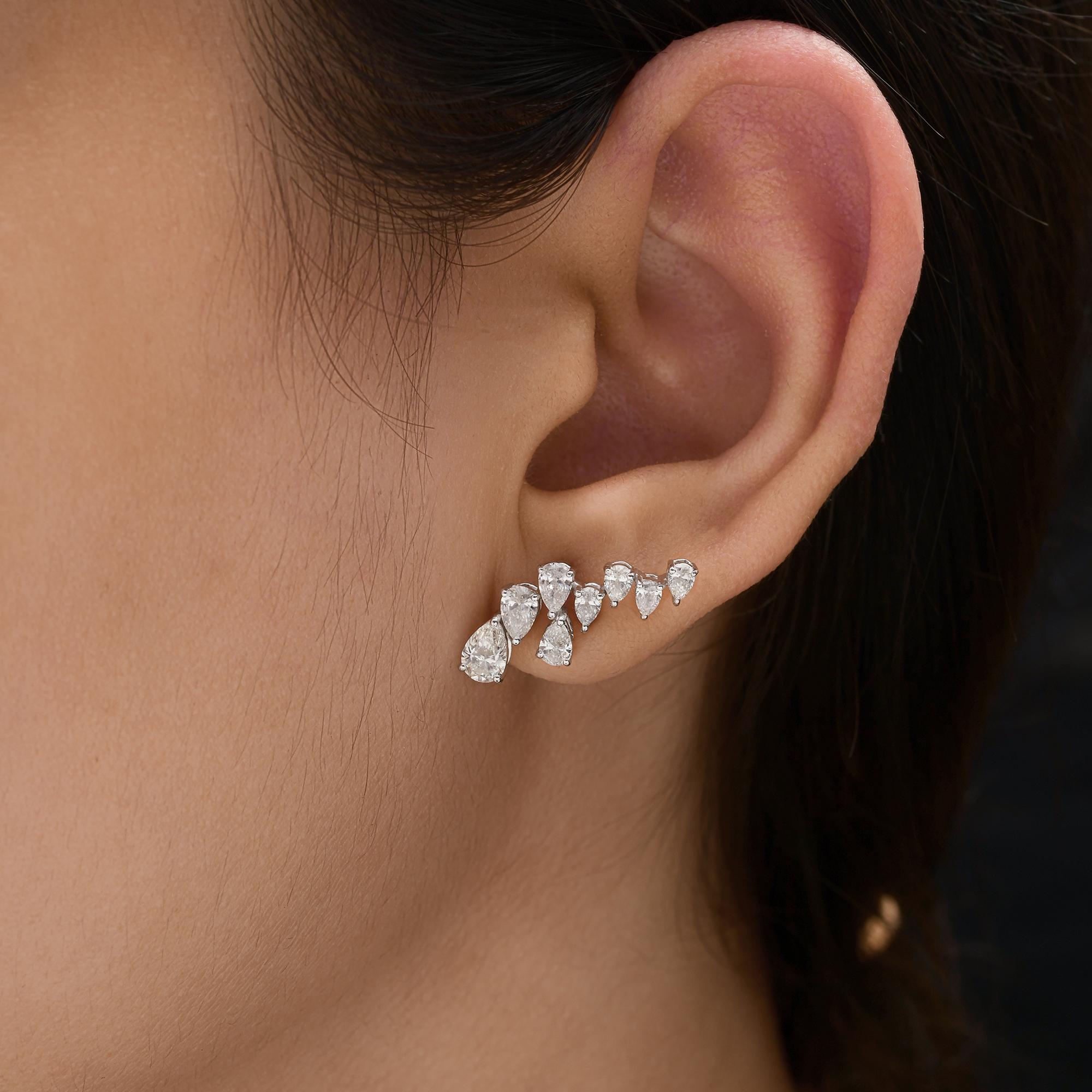 1,98 ct SI/HI Pear Cut Natural Diamond Ear Climber Stud Earrings (orecchini a perno) in oro bianco 18K 
Lo stile a cascata è caratterizzato da un'abile disposizione di diamanti graduati con taglio a pera, che fluiscono in una curva delicata che