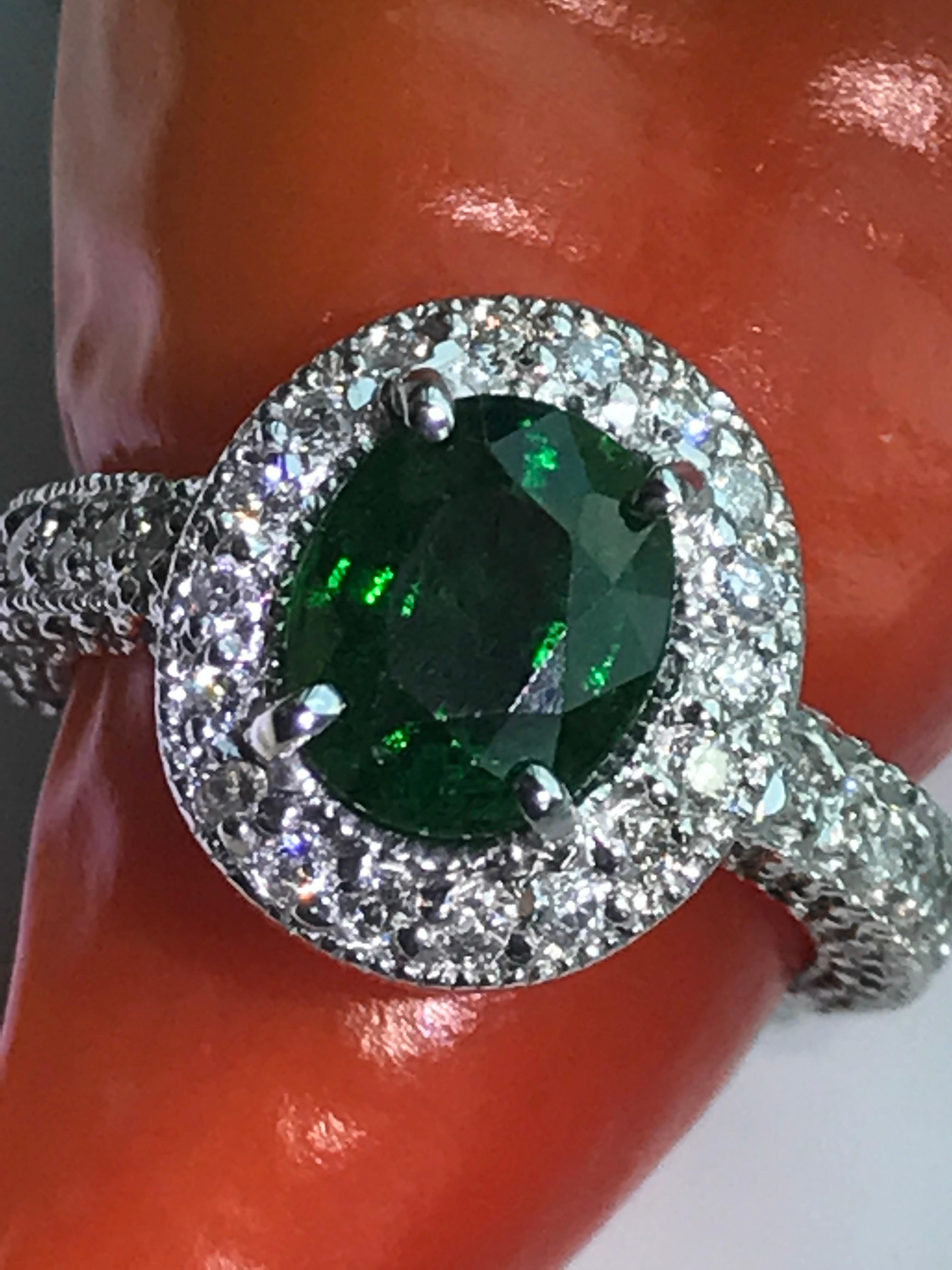 1.98 Carat Tsavorite and Diamond Gold Ring In New Condition For Sale In Tucson, AZ