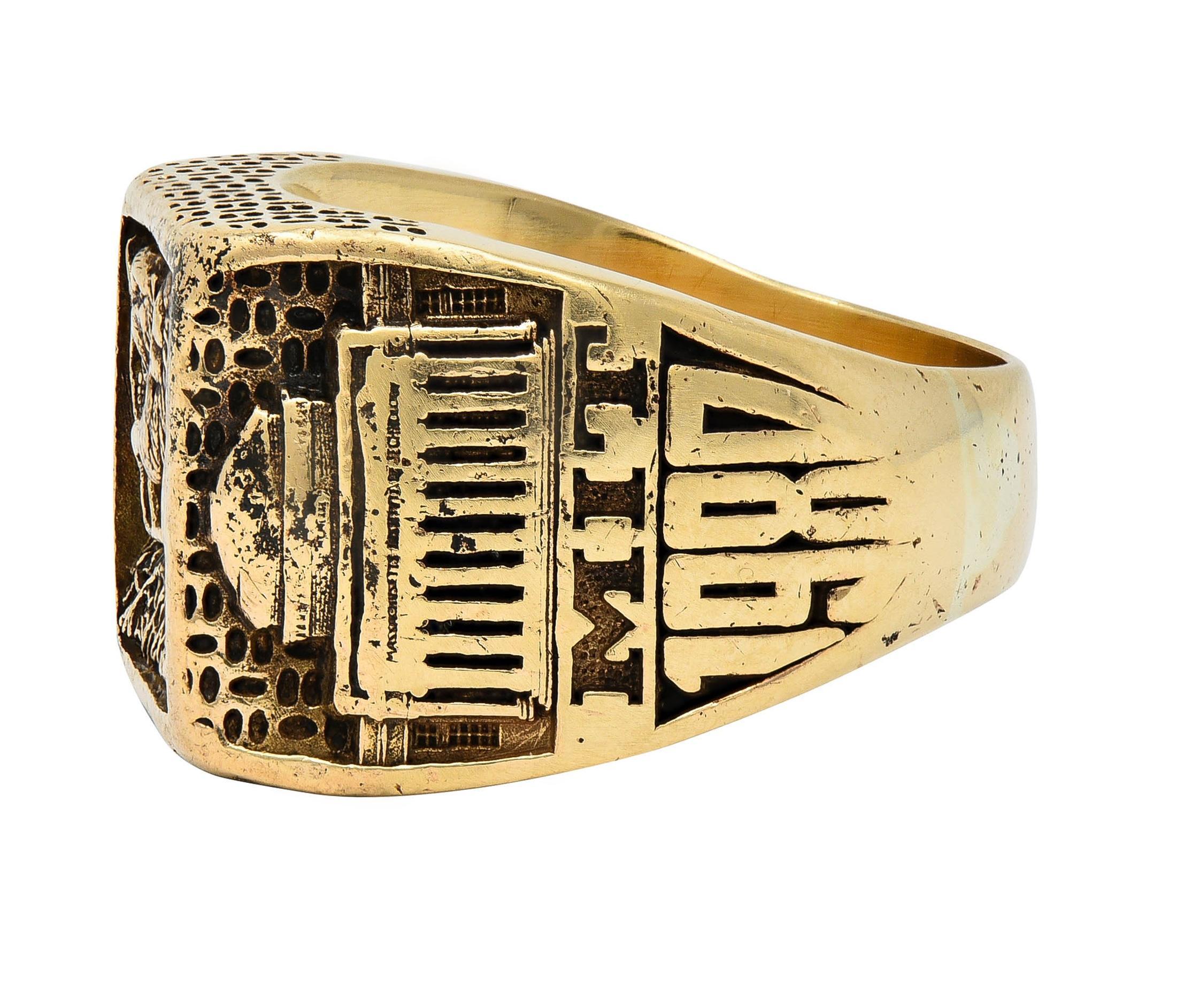 1980 14 Karat Yellow Gold Vintage MIT Intaglio Signet Beaver Class Unisex Ring For Sale 1