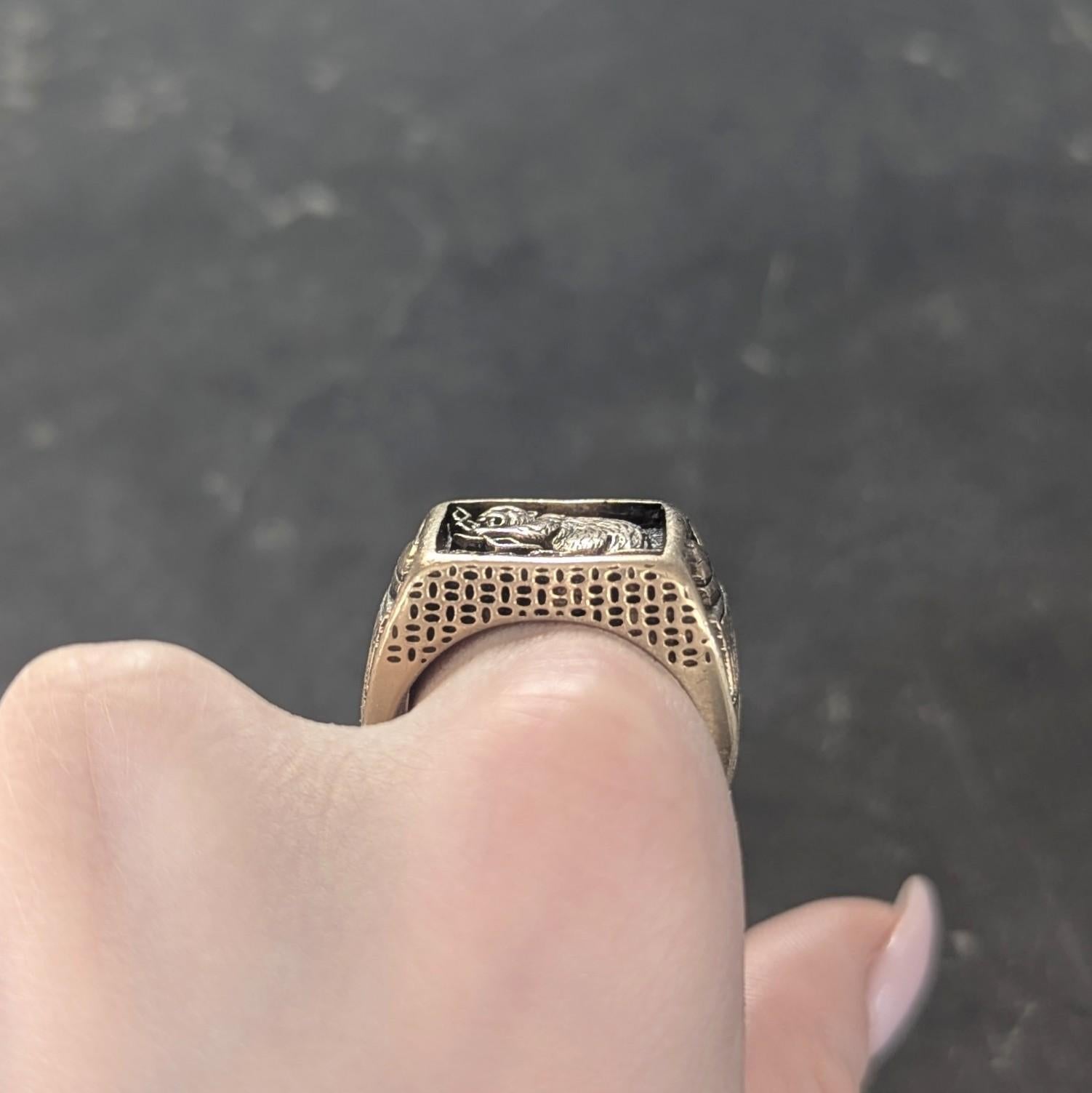 1980 14 Karat Yellow Gold Vintage MIT Intaglio Signet Beaver Class Unisex Ring For Sale 4
