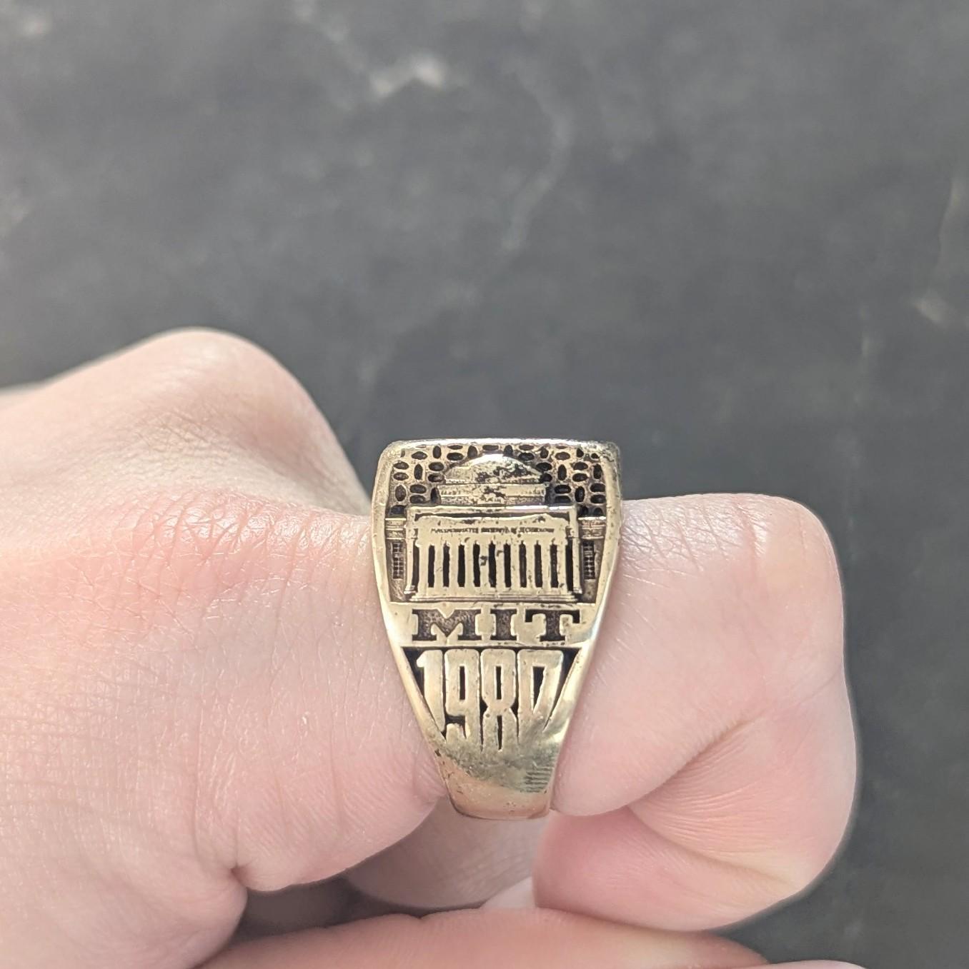 1980 14 Karat Yellow Gold Vintage MIT Intaglio Signet Beaver Class Unisex Ring For Sale 5