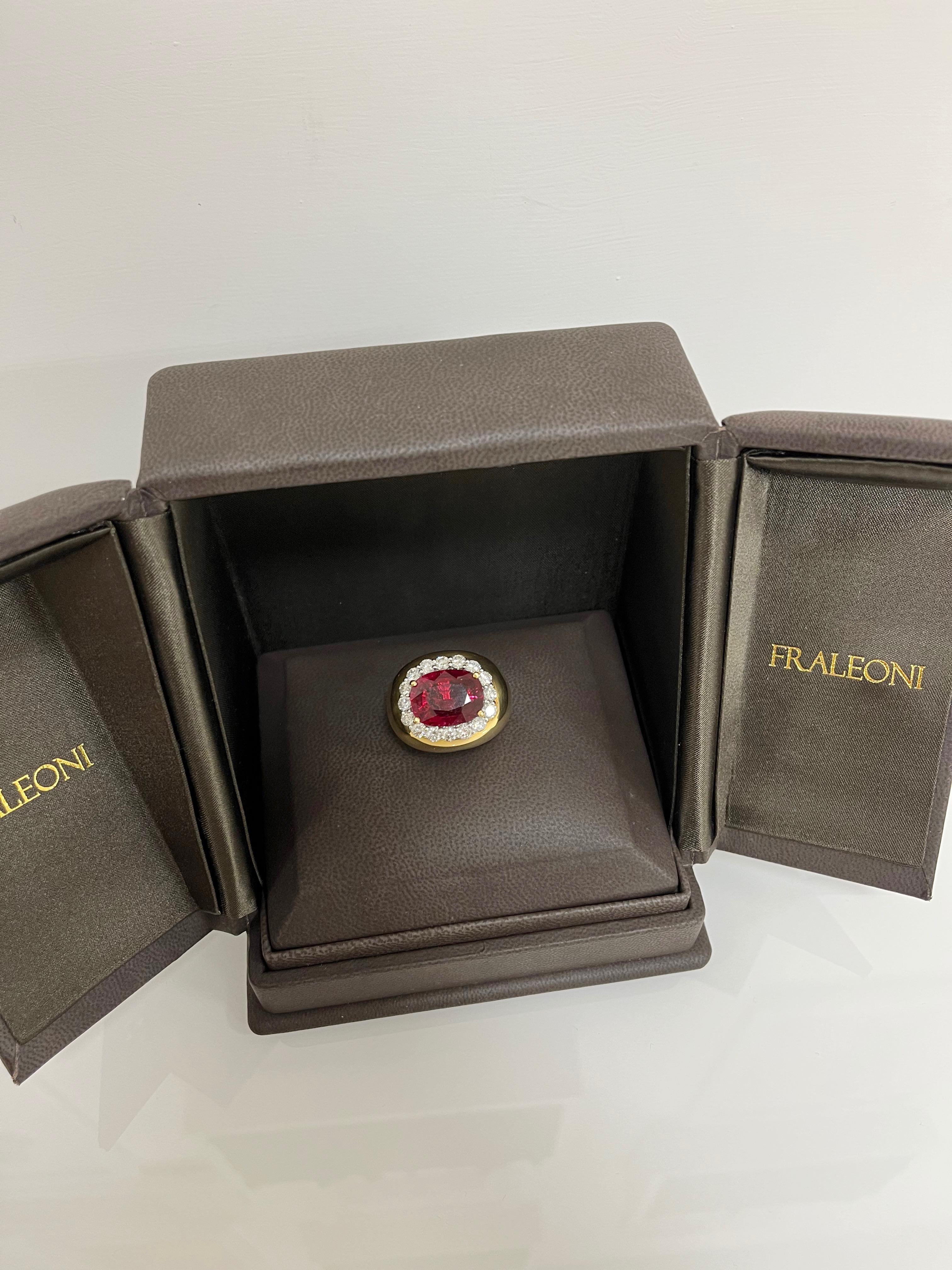 1980 18 Karat Yellow and White Gold Tourmaline Diamonds Cocktail Bombe Ring In Excellent Condition For Sale In Rome, IT