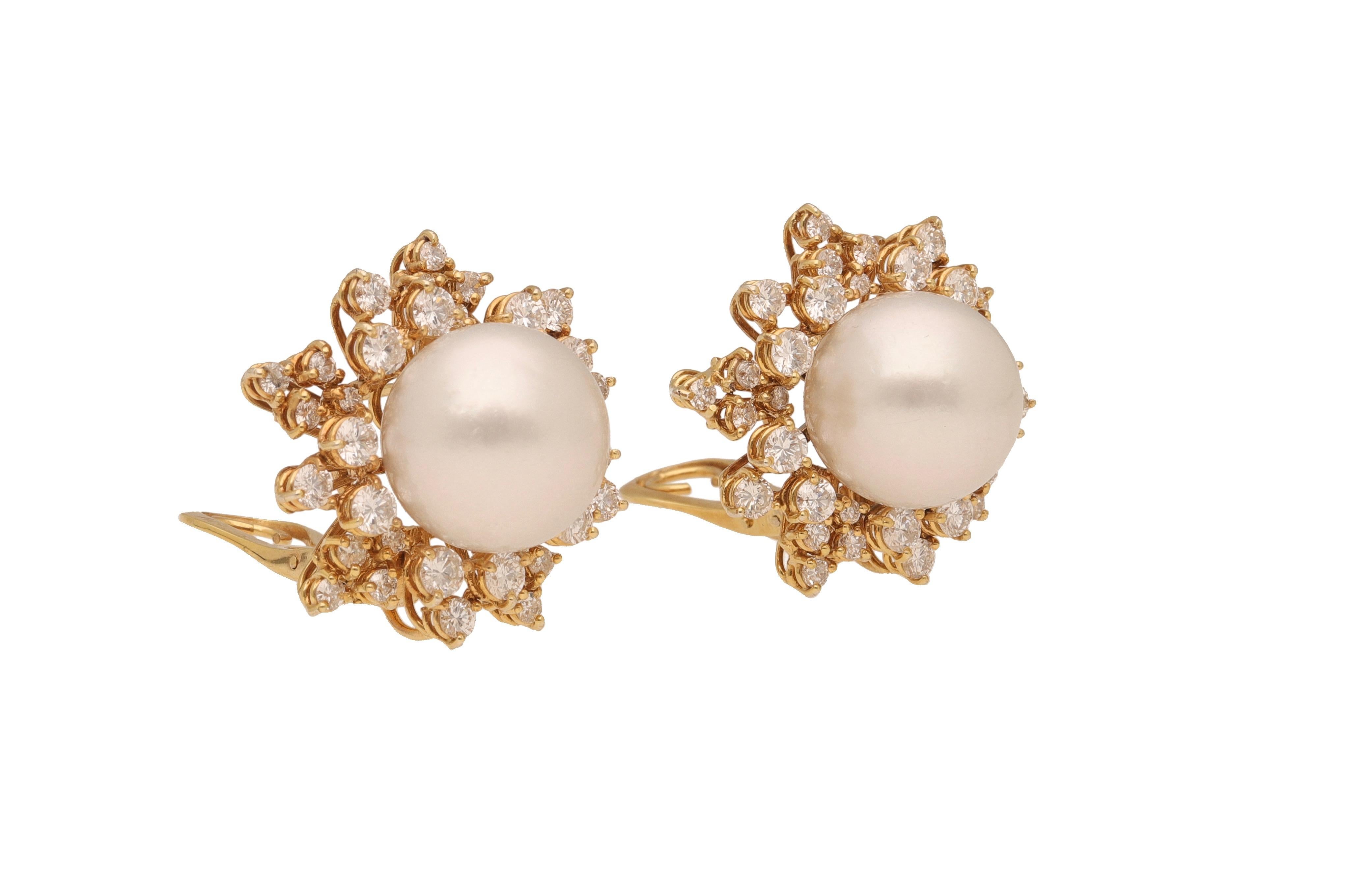 Round Cut 1980 18 Karat Yellow Gold Diamonds South Sea Pearls Earrings For Sale