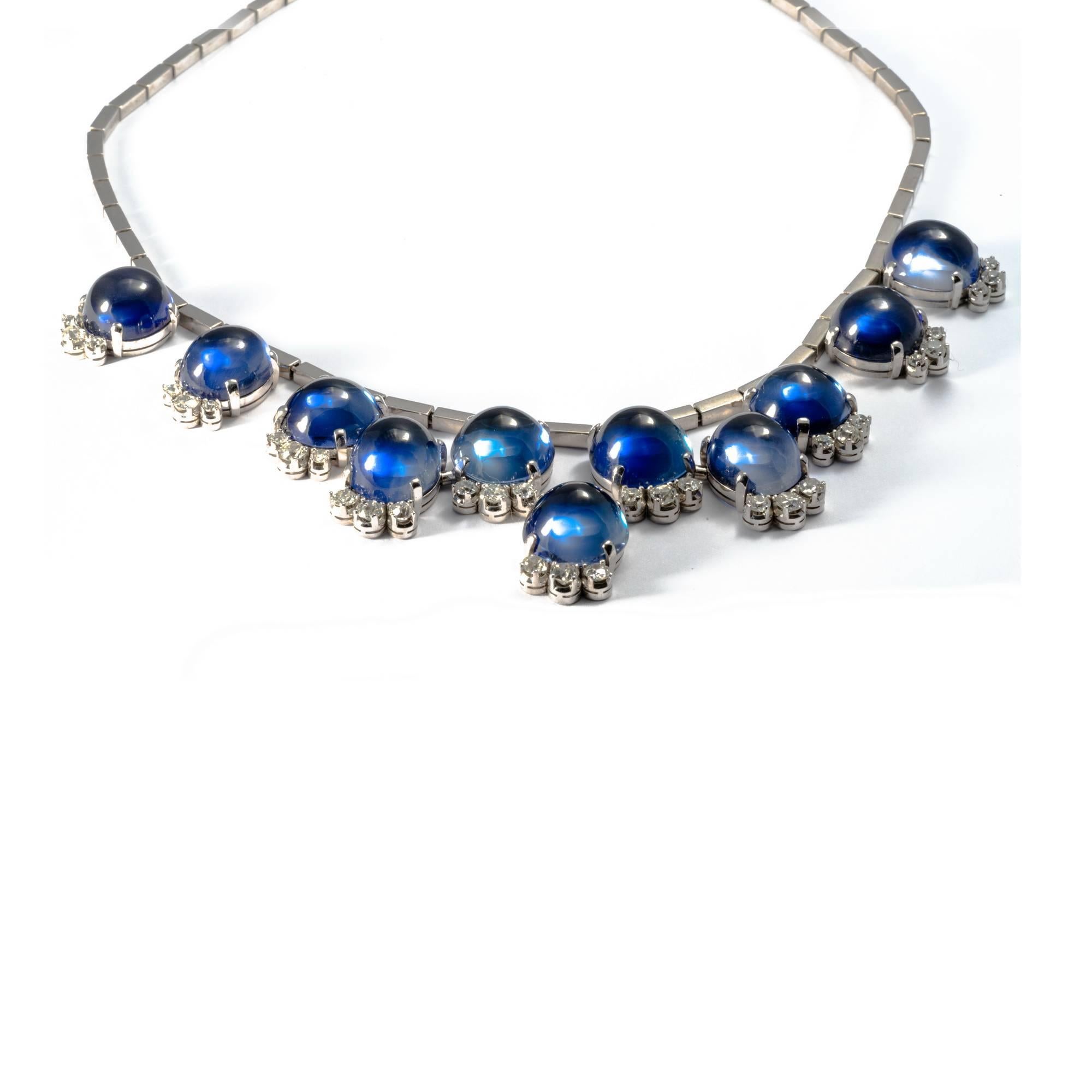Women's or Men's 1980-1990 Cabochon Diamond and Synthetic Sapphire 18K Gold Set Necklace For Sale