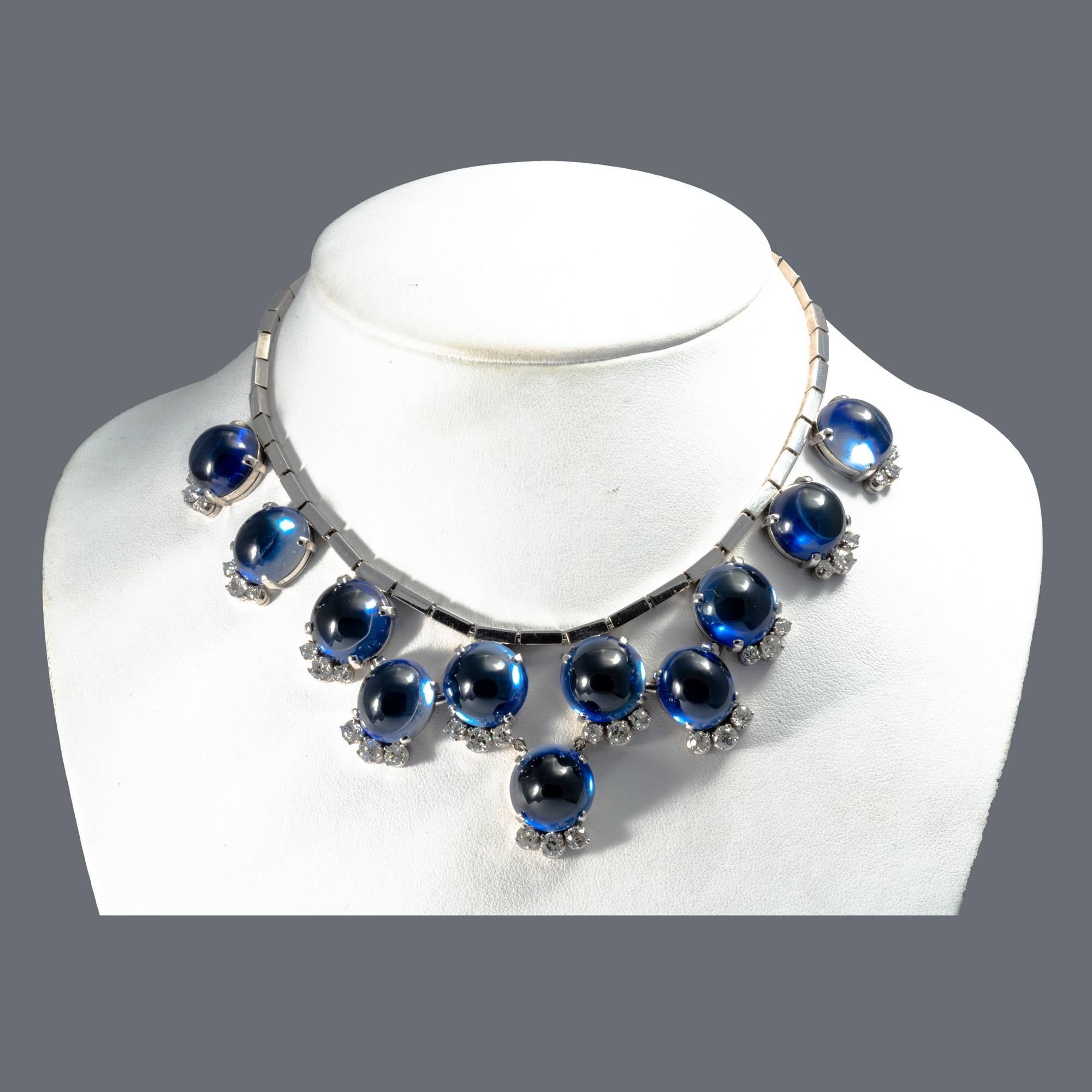 1980-1990 Cabochon Diamond and Synthetic Sapphire 18K Gold Set Necklace For Sale 2