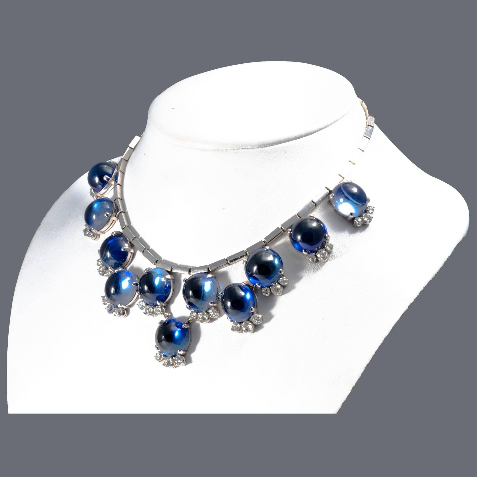 1980-1990 Cabochon Diamond and Synthetic Sapphire 18K Gold Set Necklace For Sale 3
