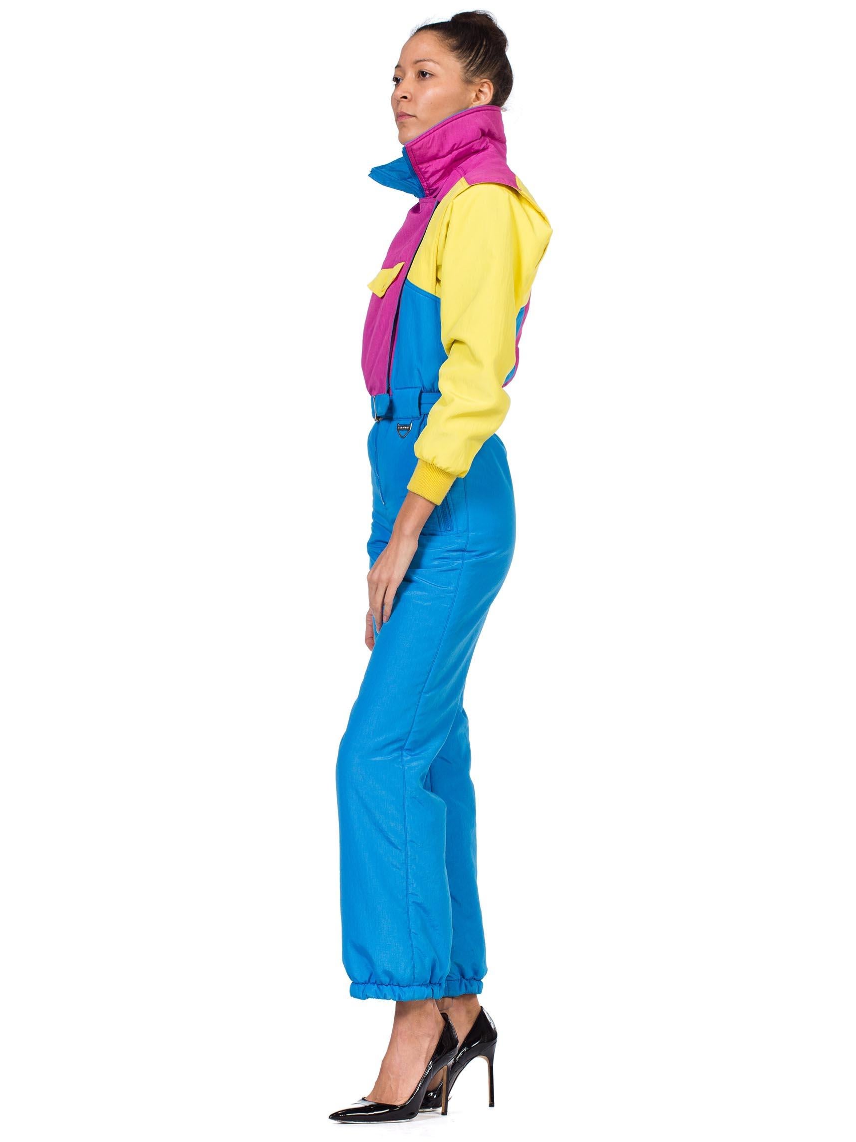 Bleu Combinaison-jupe en nylon rose fluo, turquoise et jaune, années 1980 en vente