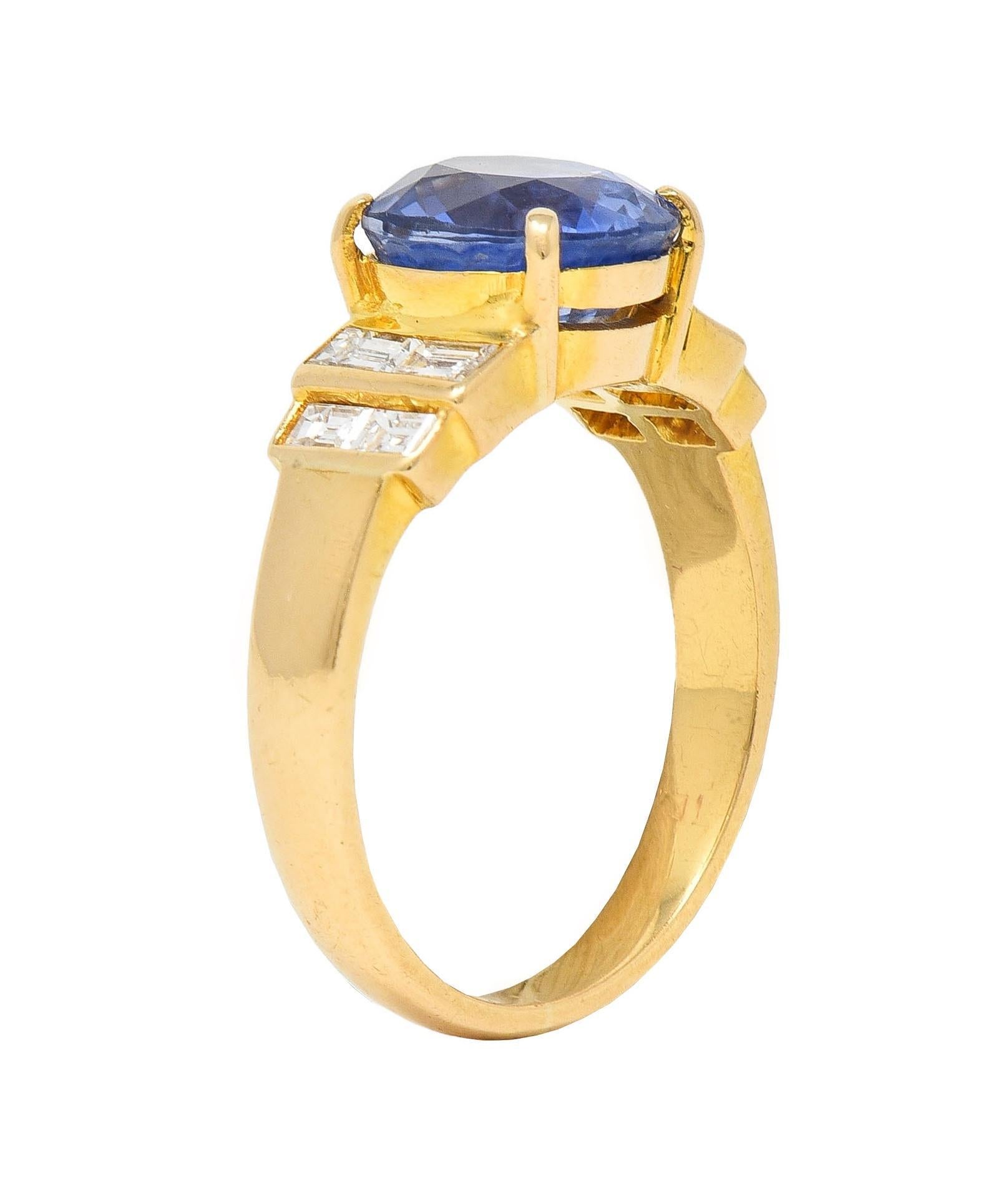 Bague vintage à gradins en or jaune 18 carats avec saphir de Ceylan 4,07 carats et diamants, 1980 Excellent état - En vente à Philadelphia, PA
