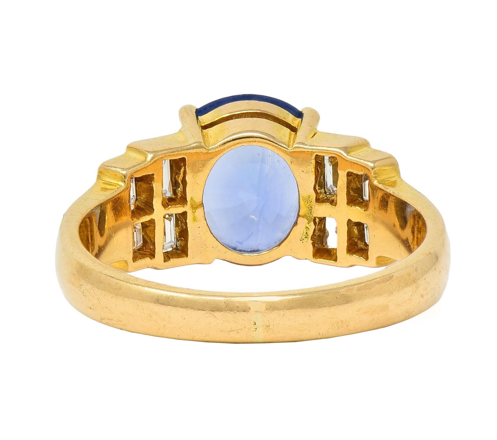 Bague vintage à gradins en or jaune 18 carats avec saphir de Ceylan 4,07 carats et diamants, 1980 Unisexe en vente