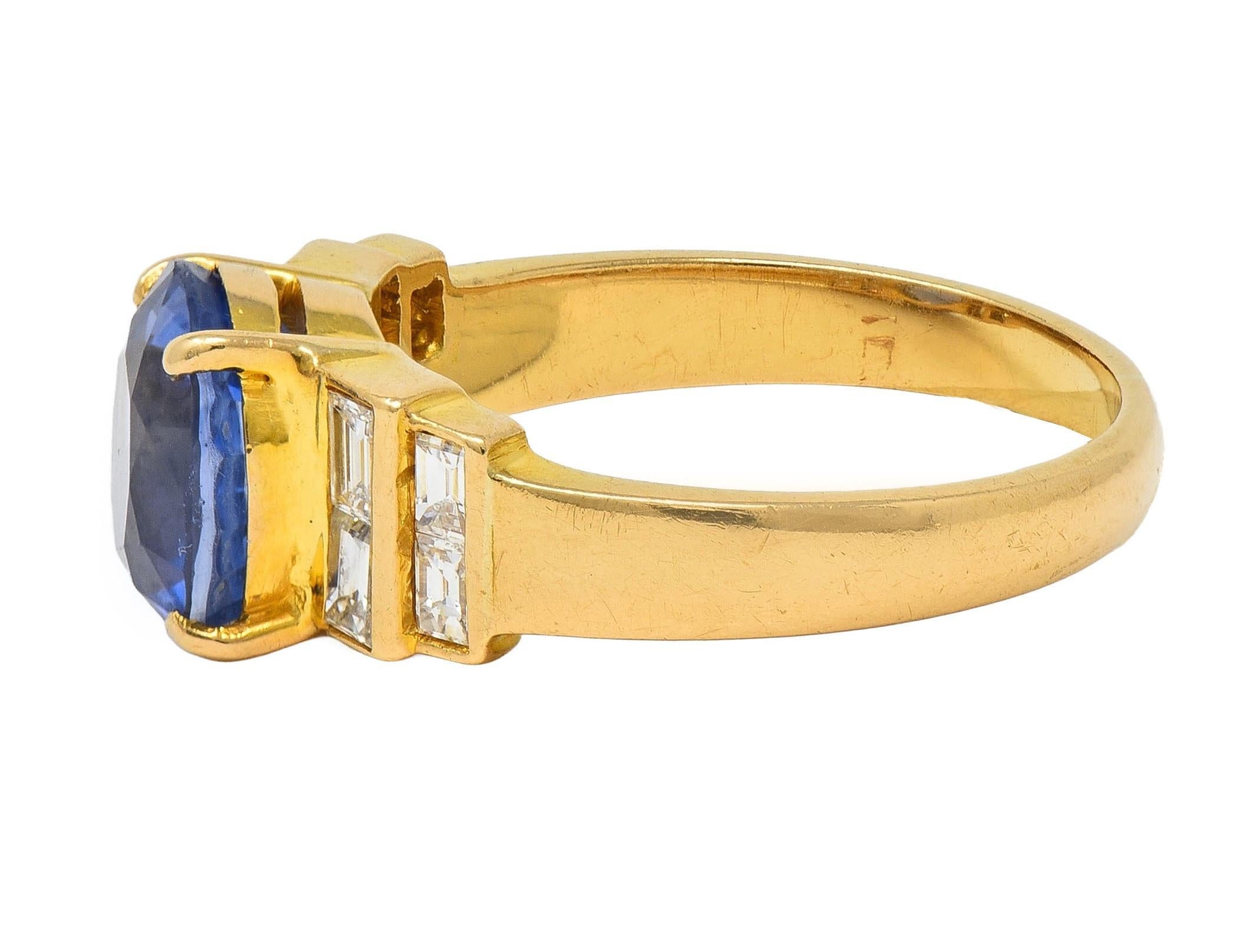 Bague vintage à gradins en or jaune 18 carats avec saphir de Ceylan 4,07 carats et diamants, 1980 en vente 1