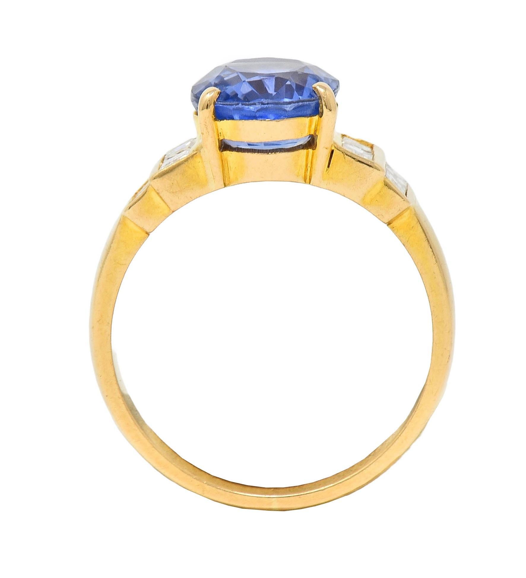Bague vintage à gradins en or jaune 18 carats avec saphir de Ceylan 4,07 carats et diamants, 1980 en vente 4