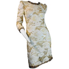 1980 Adolfo - Mini abito da cocktail a spalla in pizzo e paillettes color oro Taglia 4