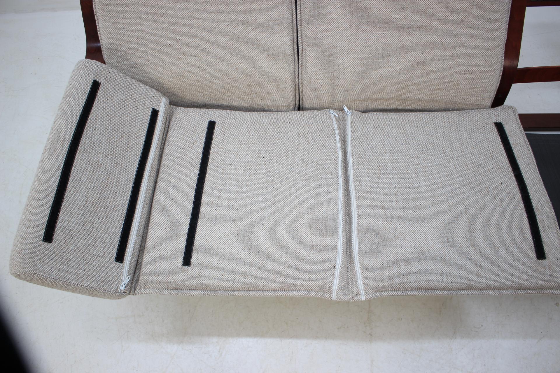 1980 Dreisitziges Sofa aus Bugholz, Ton Tschechoslowakei im Angebot 3