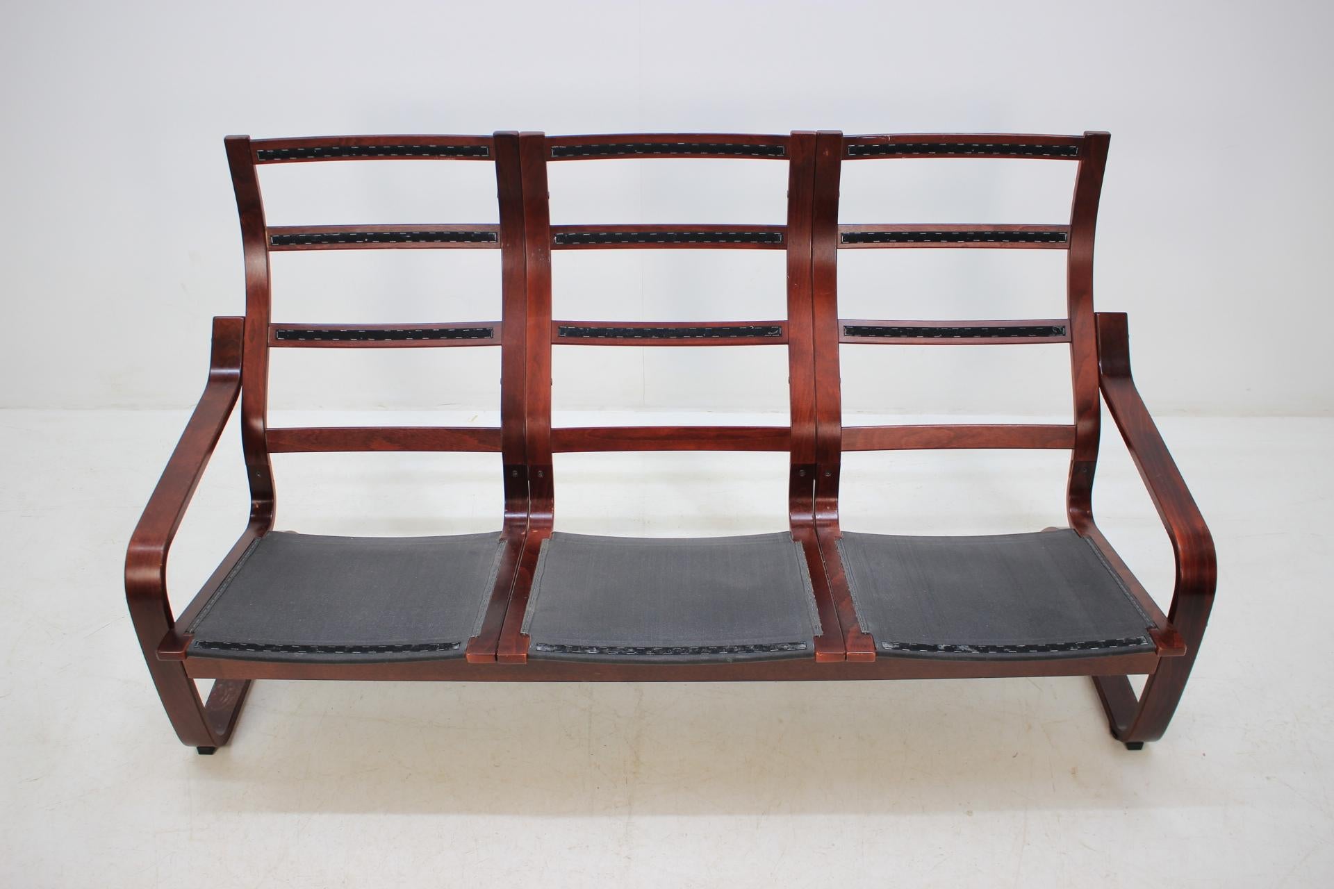 1980 Dreisitziges Sofa aus Bugholz, Ton Tschechoslowakei im Angebot 4