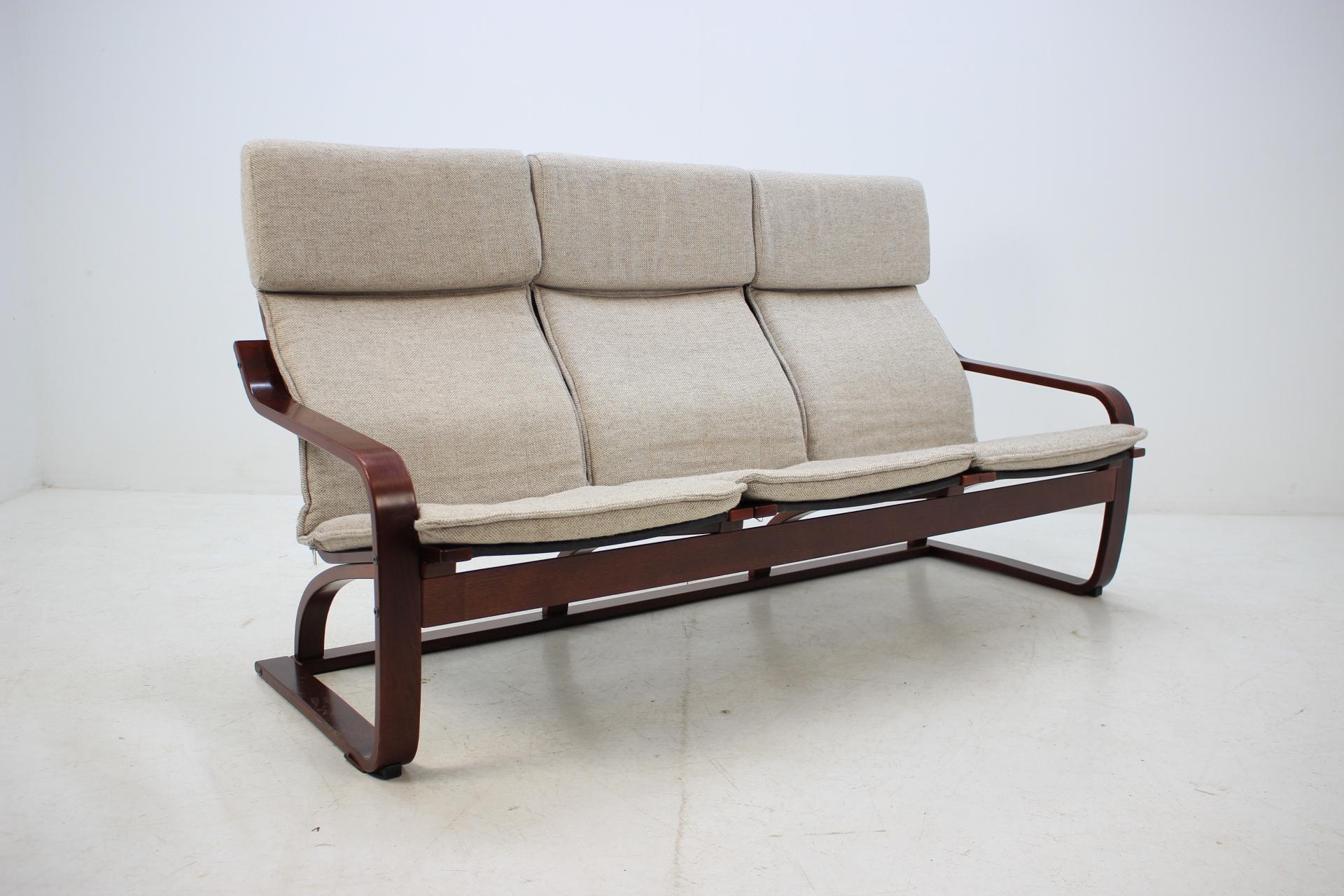 Produced by Ton, Czechoslovakia in late 1980s.
The frame is made from beech bentwood.
The original cushions and the item are in good original condition.