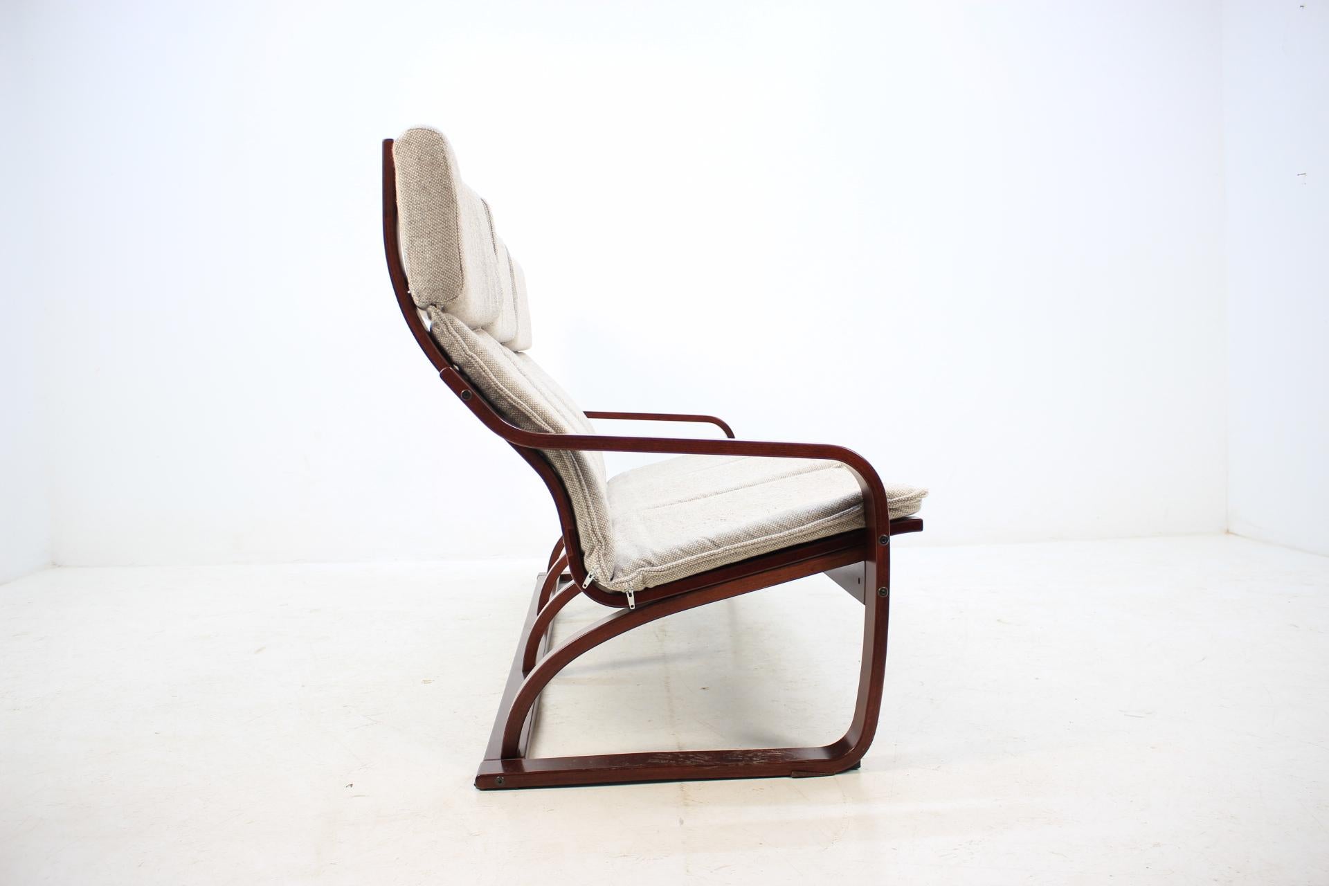 1980 Dreisitziges Sofa aus Bugholz, Ton Tschechoslowakei (Ende des 20. Jahrhunderts) im Angebot