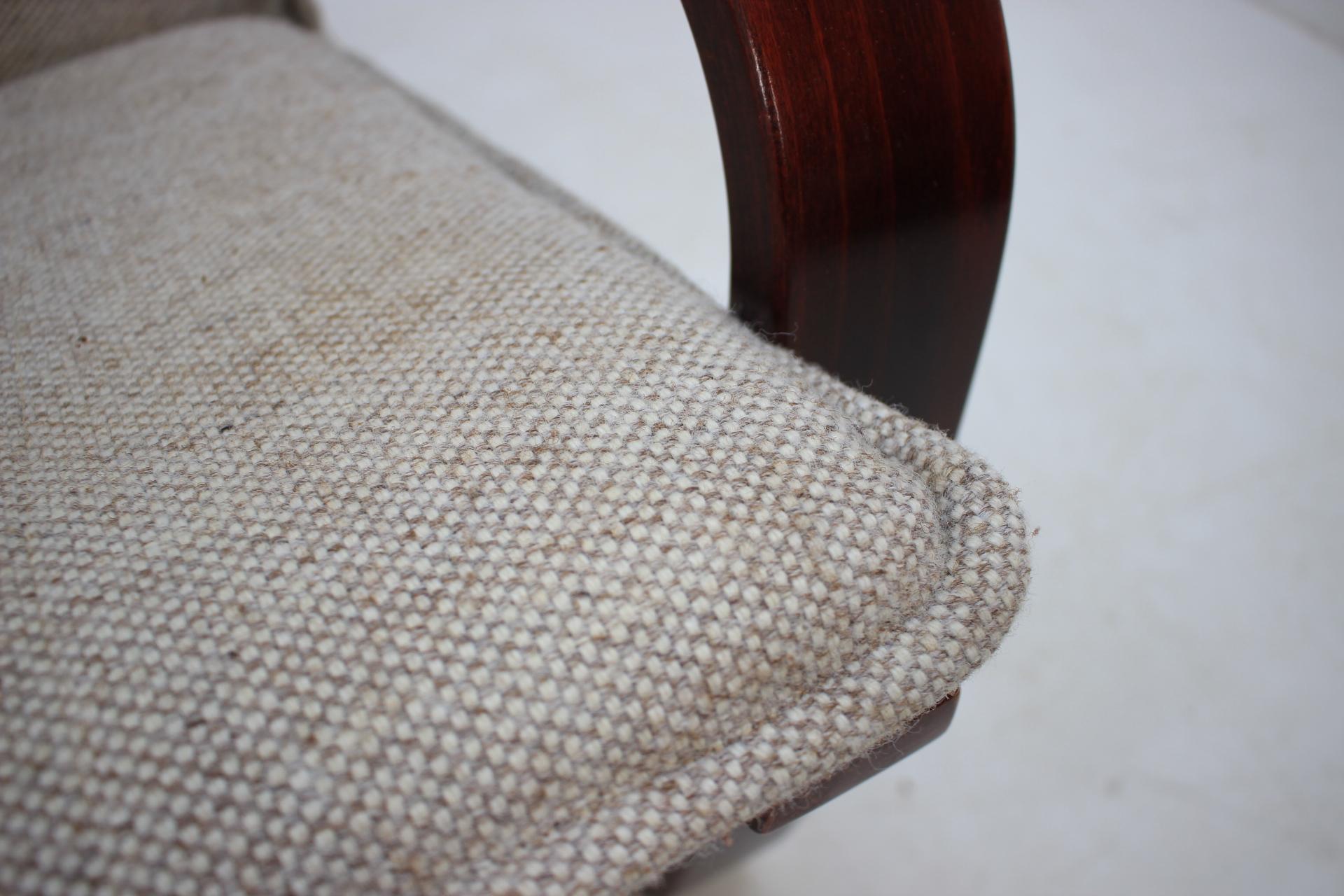 1980 Dreisitziges Sofa aus Bugholz, Ton Tschechoslowakei im Angebot 1