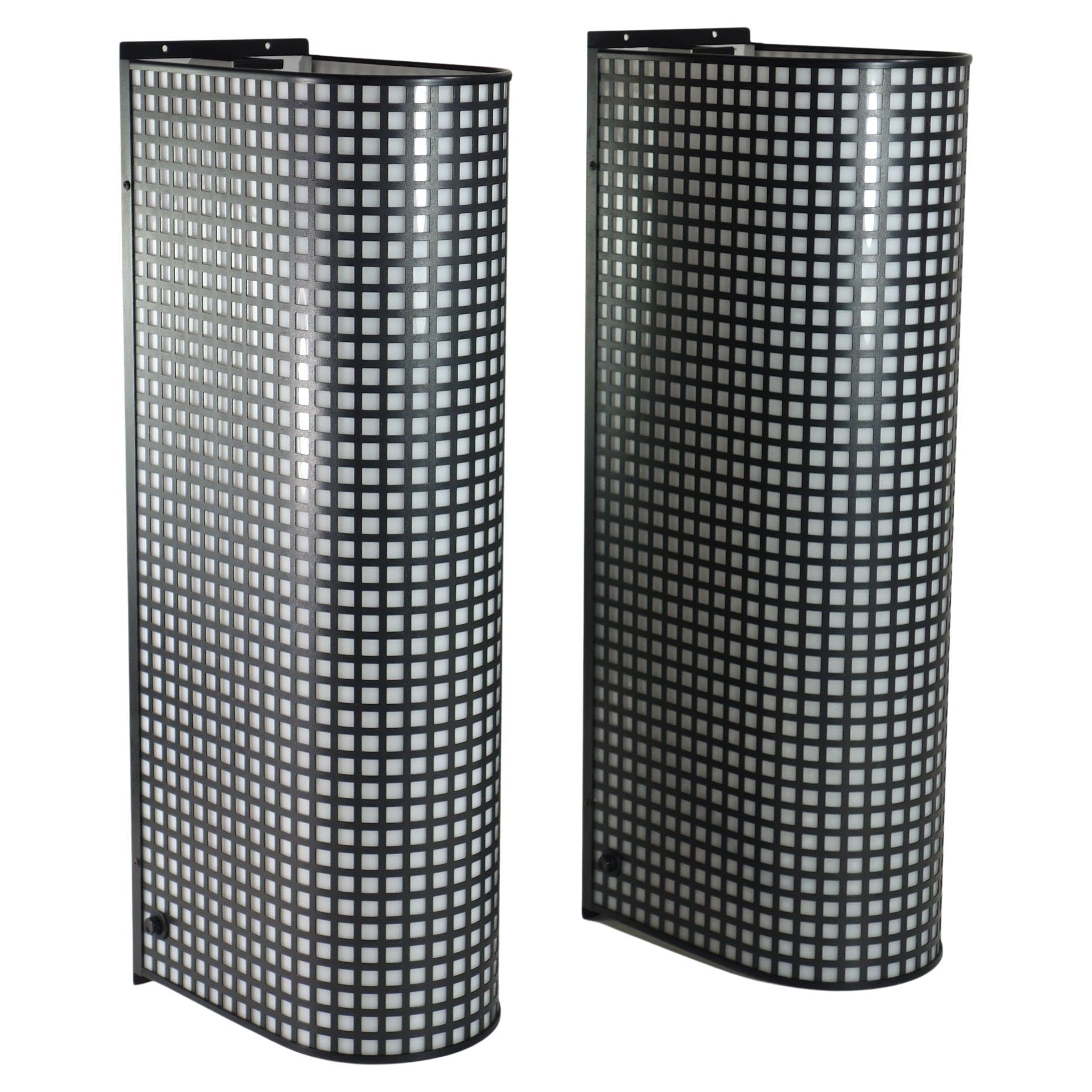 1980 Bieffeplast Postmoderne italienische Schwarz-Weiß-Wandleuchter im italienischen Design