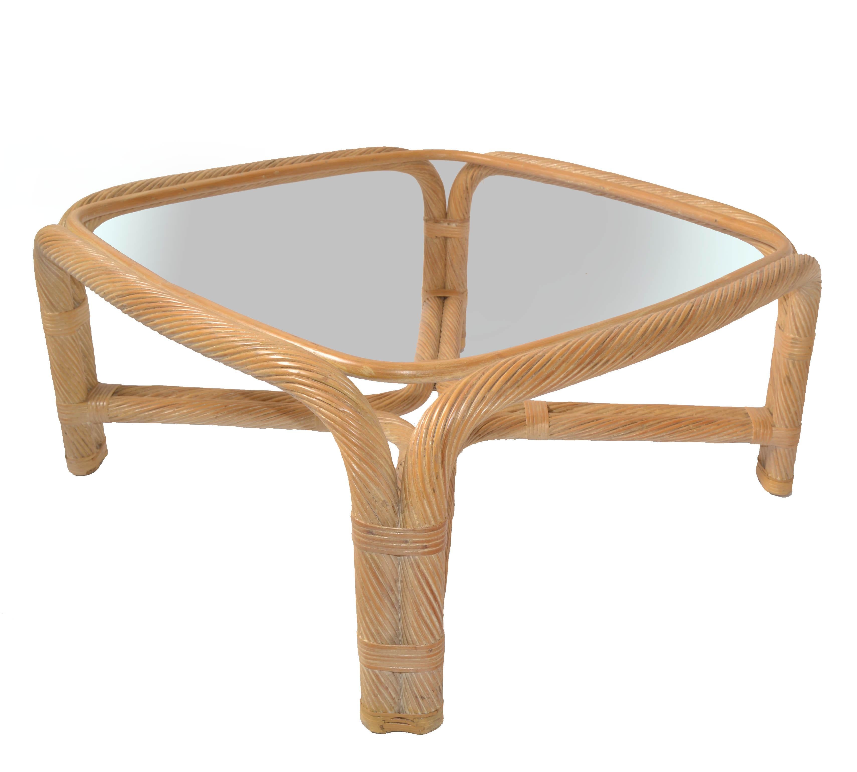 Blanchi 1980 Table basse carrée en verre, sculpturale, en rotin de Bohème, à base de roseaux et de crayons Whitewash en vente
