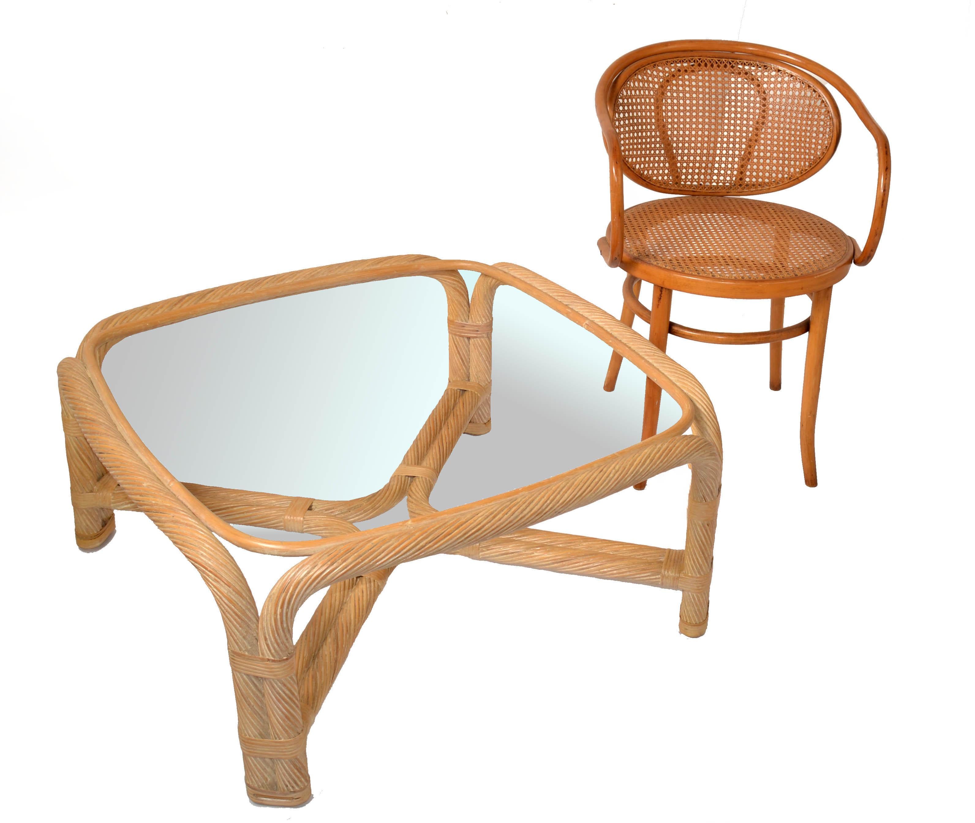 1980 Table basse carrée en verre, sculpturale, en rotin de Bohème, à base de roseaux et de crayons Whitewash en vente 1
