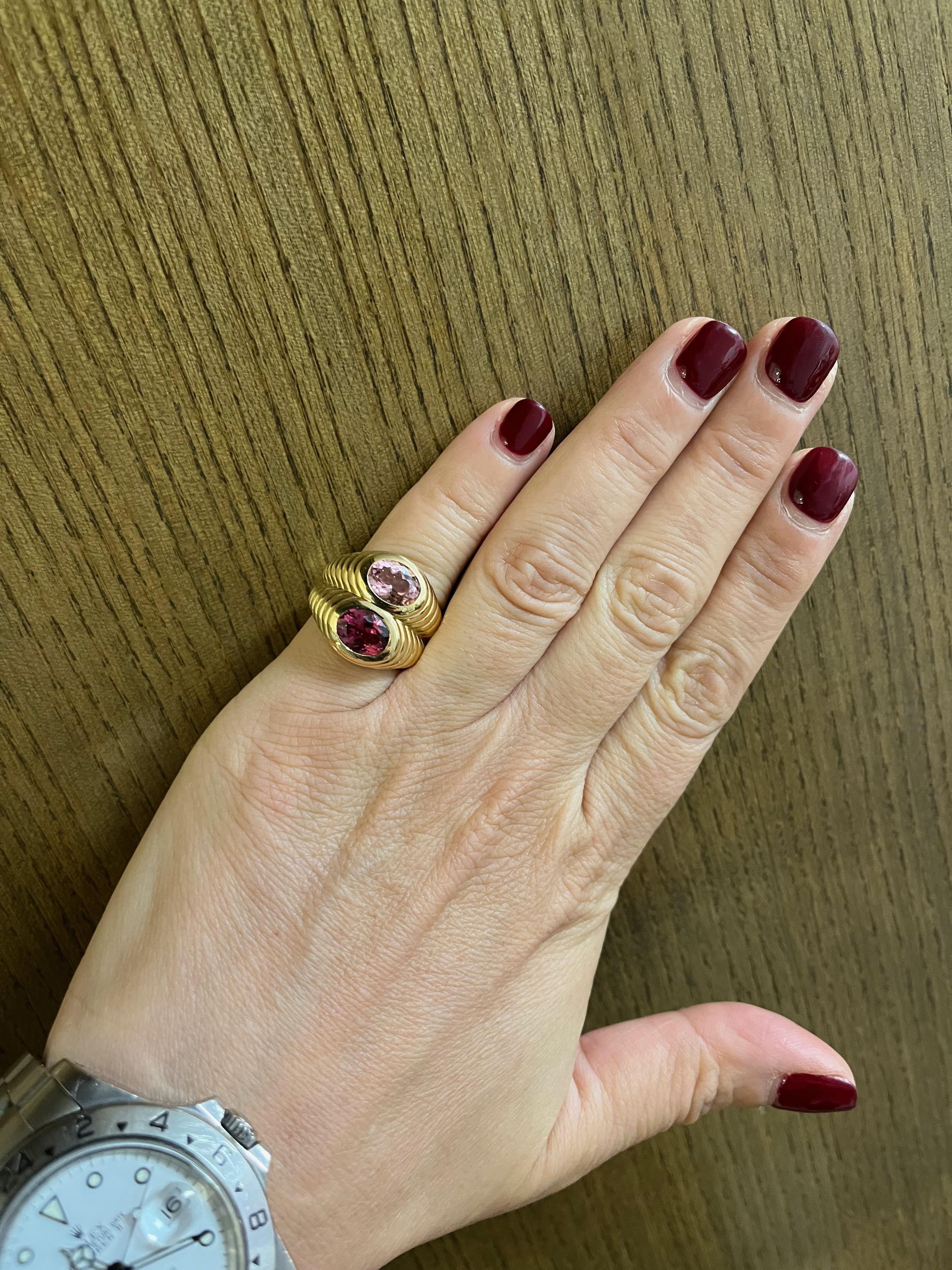 Beautiful Doppio ring signed by Bulgari.
Features a 3.50 carat oval faceted purple tourmaline and 3.50 carat oval faceted pink tourmaline set in 18  karat yellow gold.
This iconic ring is hand-made in Italy and comes with the original box.
This