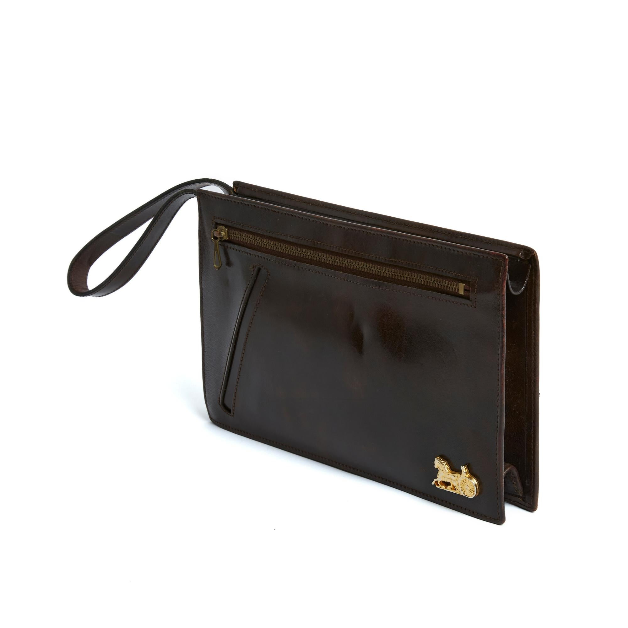 Céline vintage Calèche series clutch in dark brown smooth box leather, slit pocket and pocket closed with a zip on the 