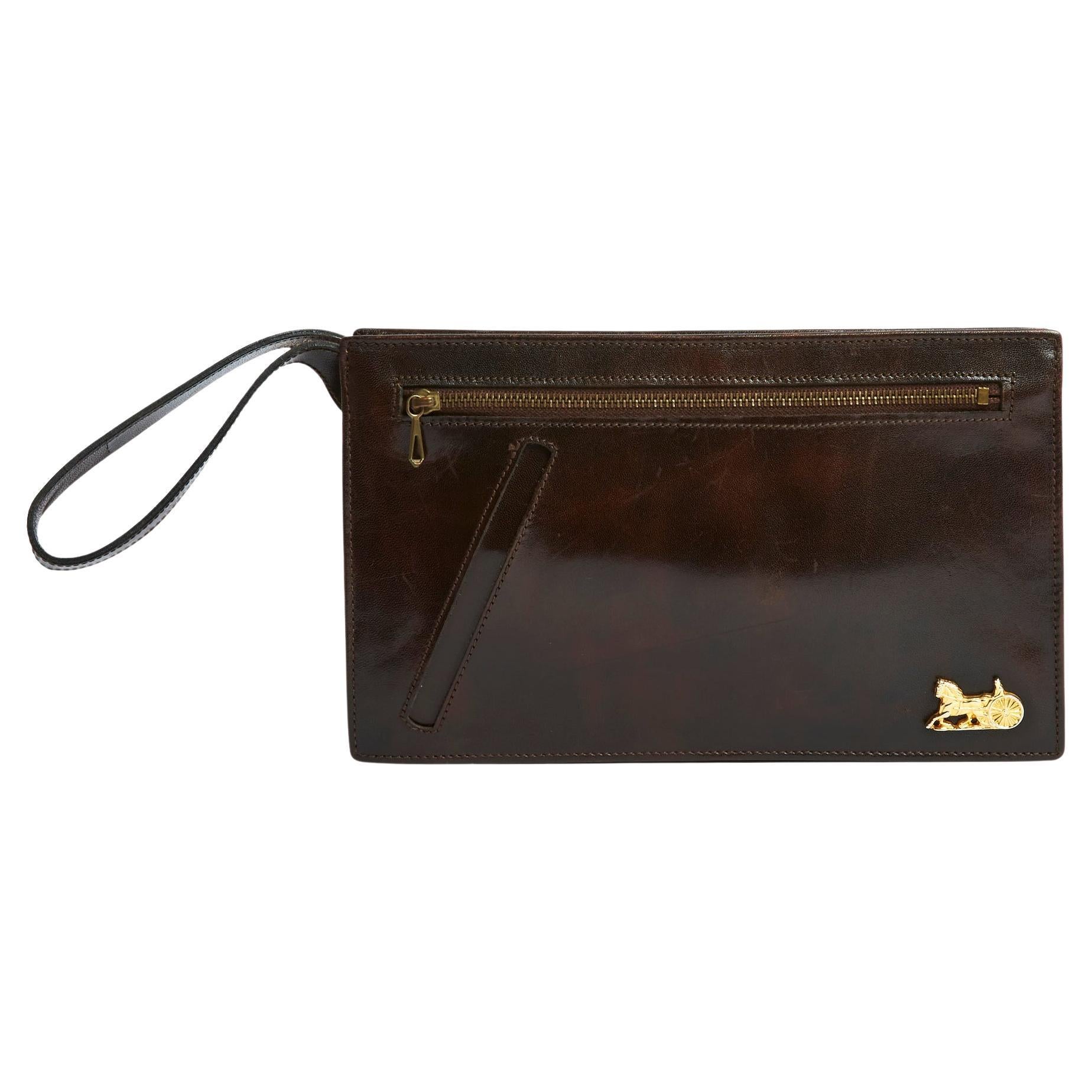 1980 Pochette Celine Caleche marron foncé en vente