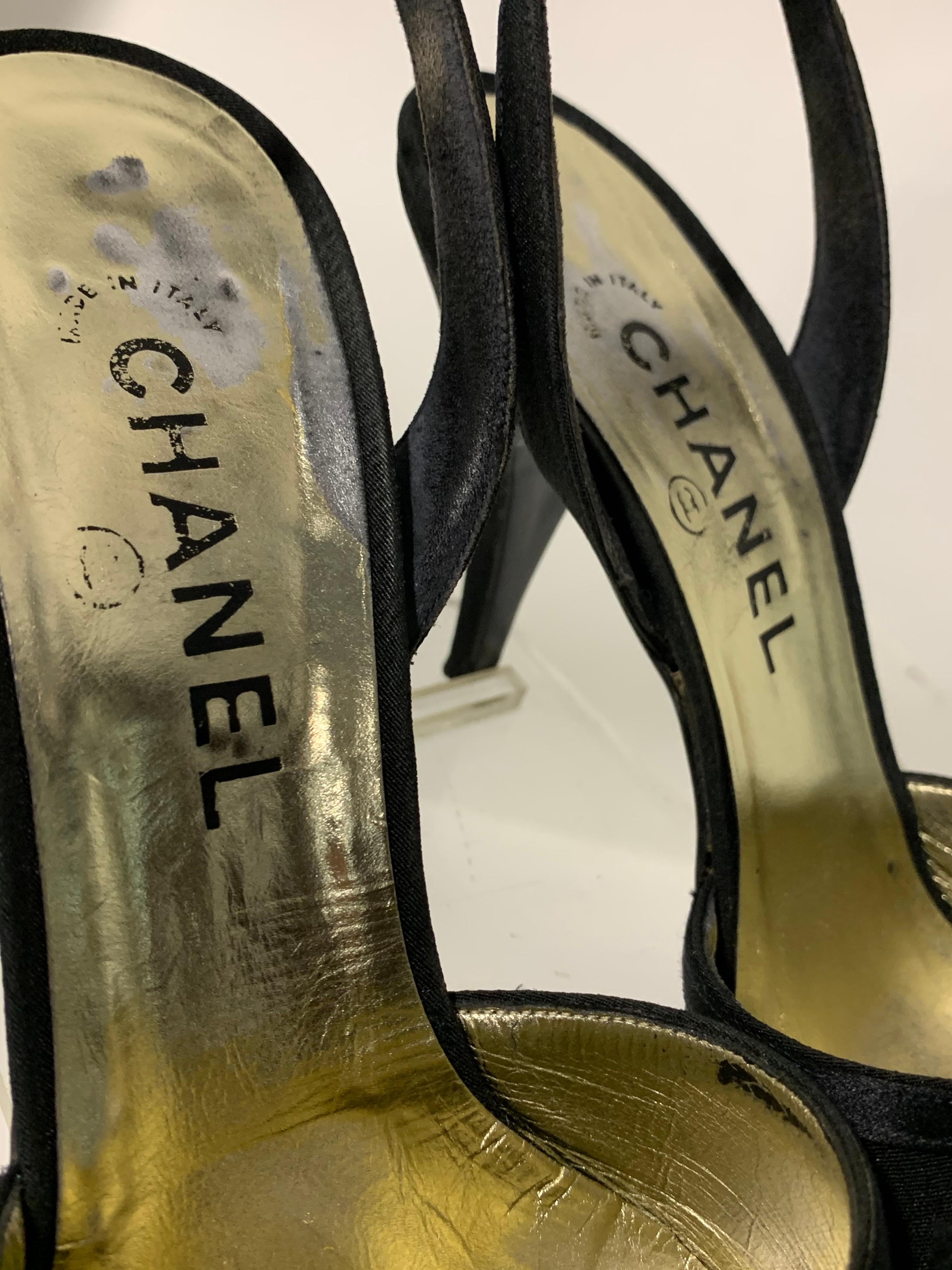 1980 Chanel Schwarz Seide Stoff Slingback Schuh mit Satin Schleifen Größe 7M im Angebot 5
