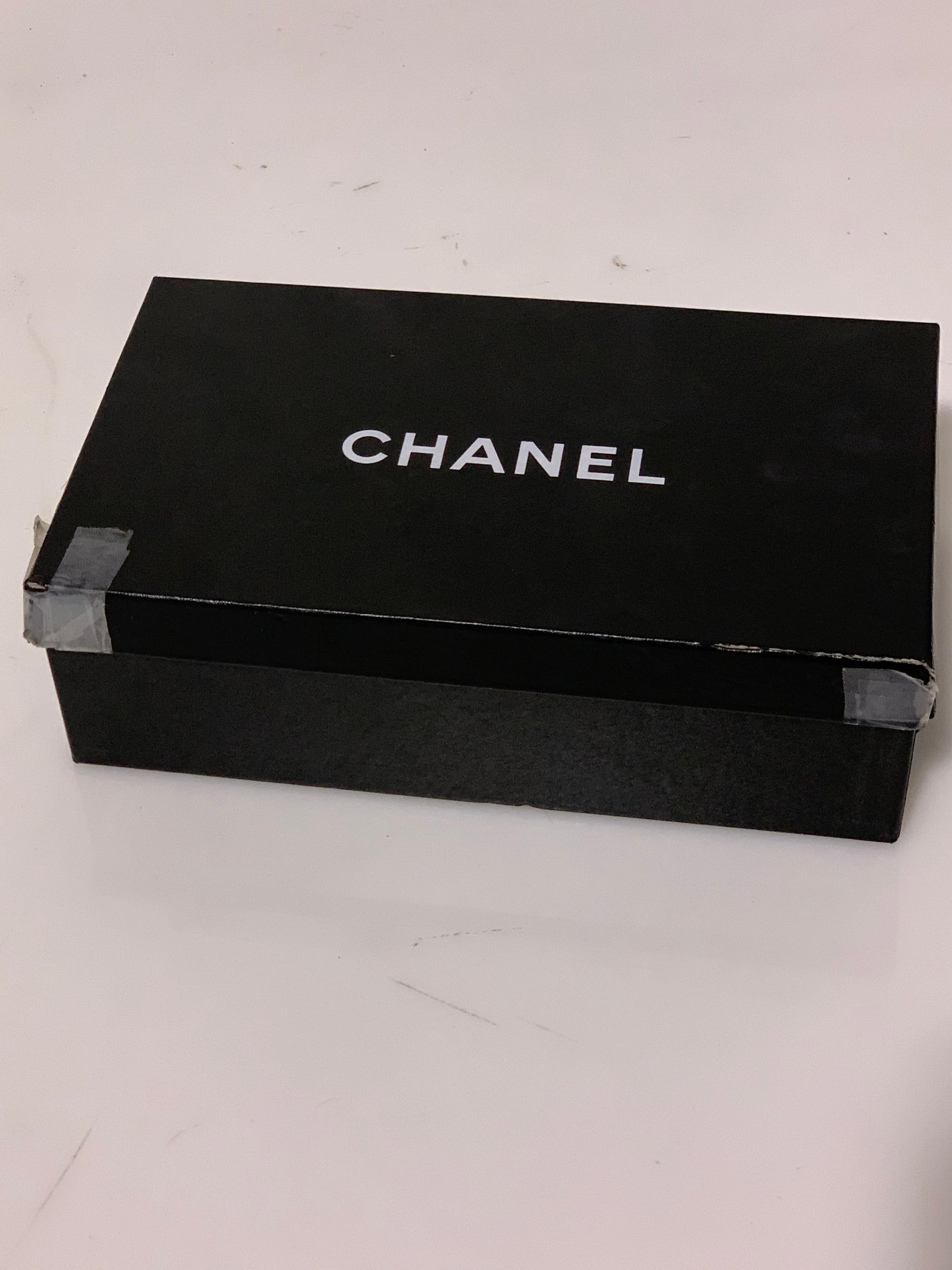 1980 Chanel Schwarz Seide Stoff Slingback Schuh mit Satin Schleifen Größe 7M im Angebot 7