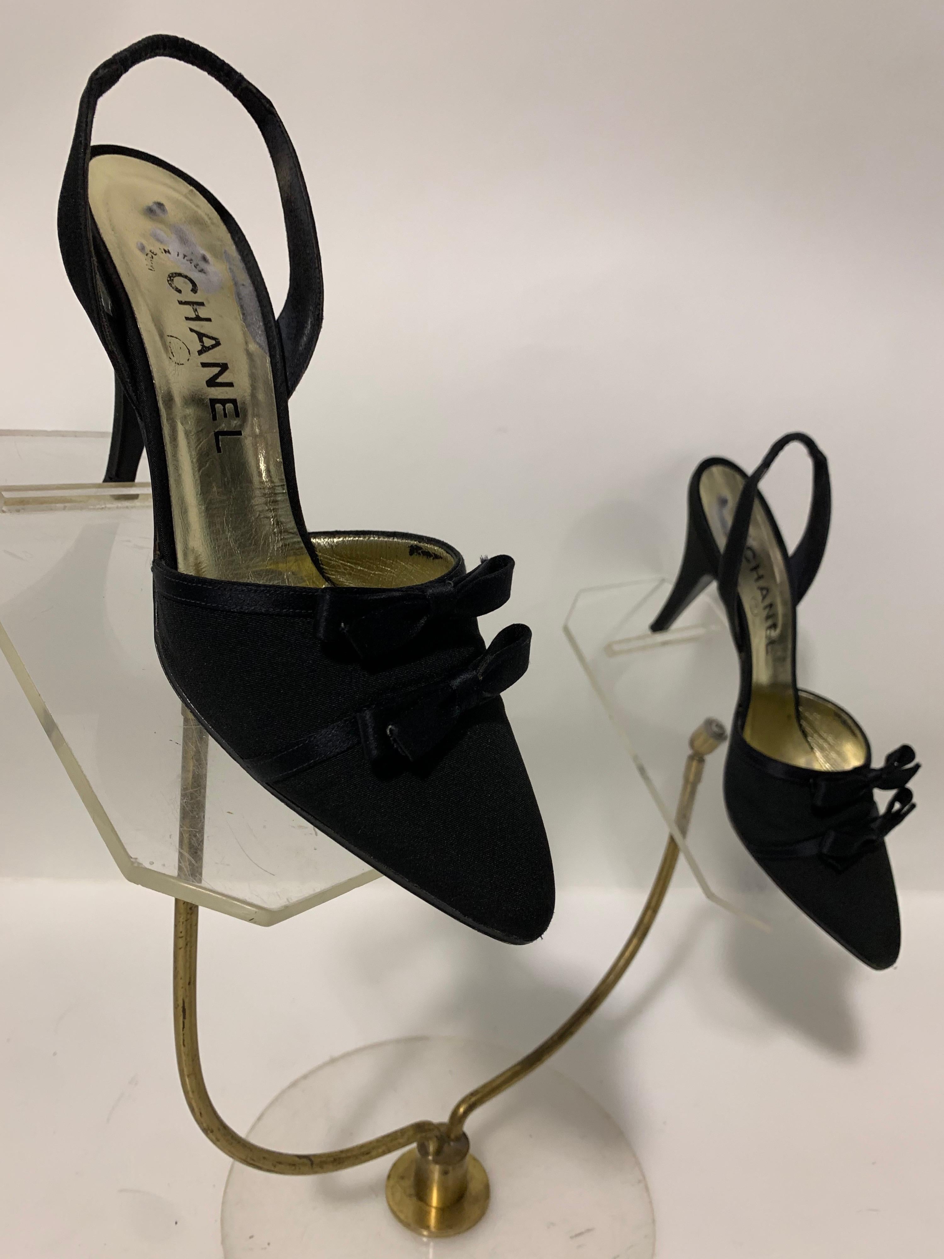 1980 Chanel Black Silk Fabric Slingback Shoe W/Satin Bows Size 7M For Sale 1
