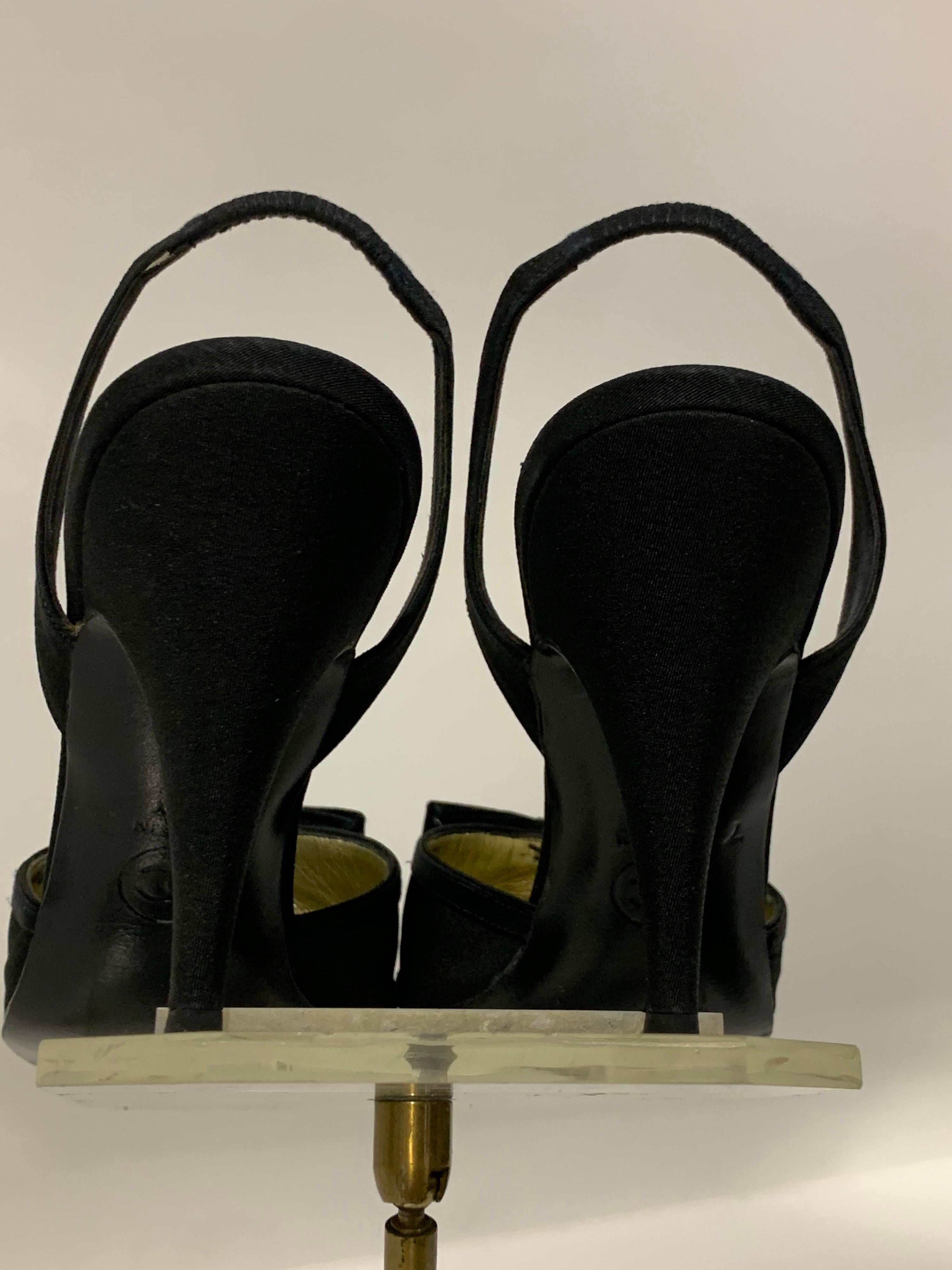 1980 Chanel Schwarz Seide Stoff Slingback Schuh mit Satin Schleifen Größe 7M im Angebot 2