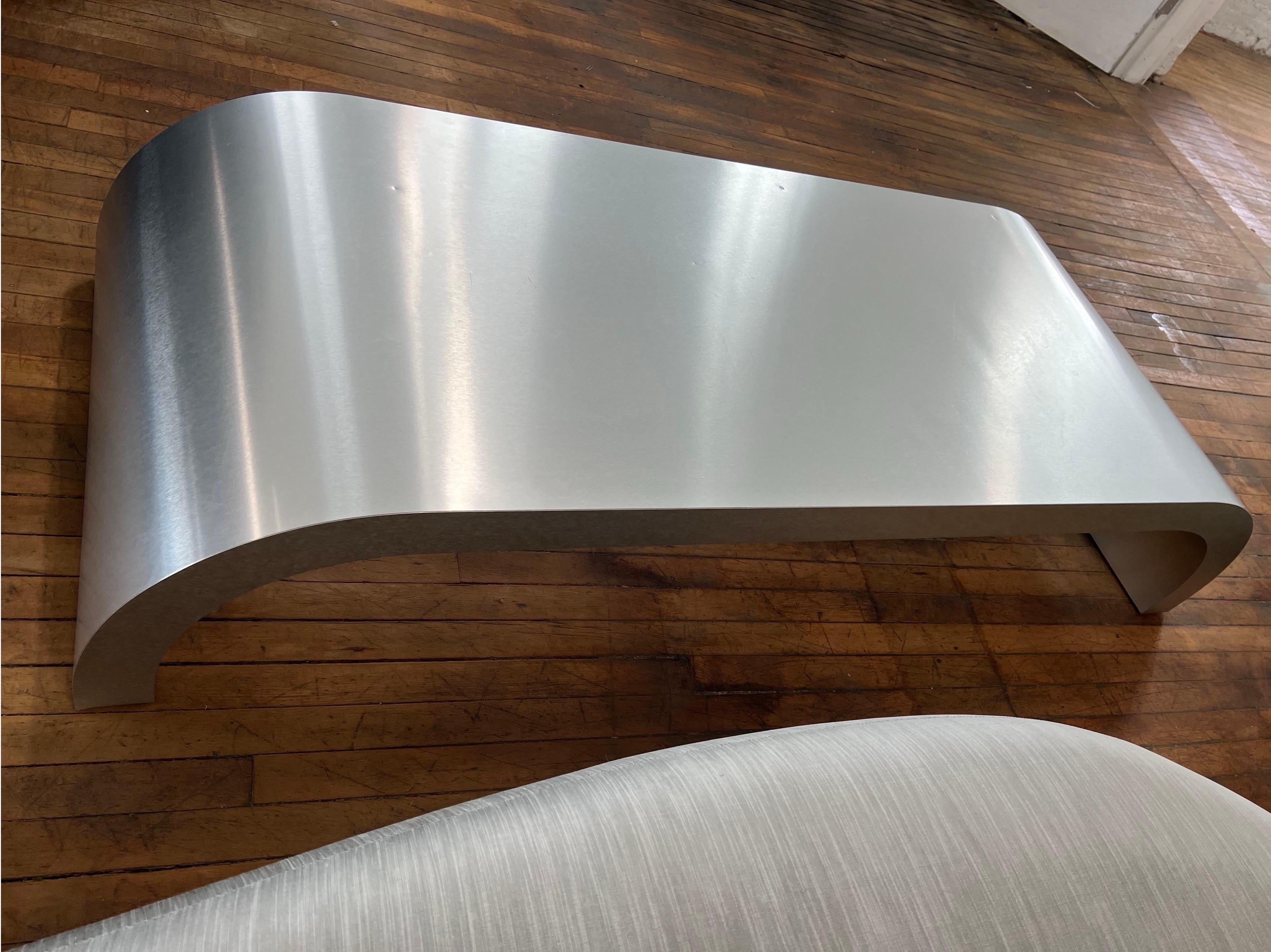 Postmoderne Table basse cascade chromée 1980 d'après Karl Springer en vente