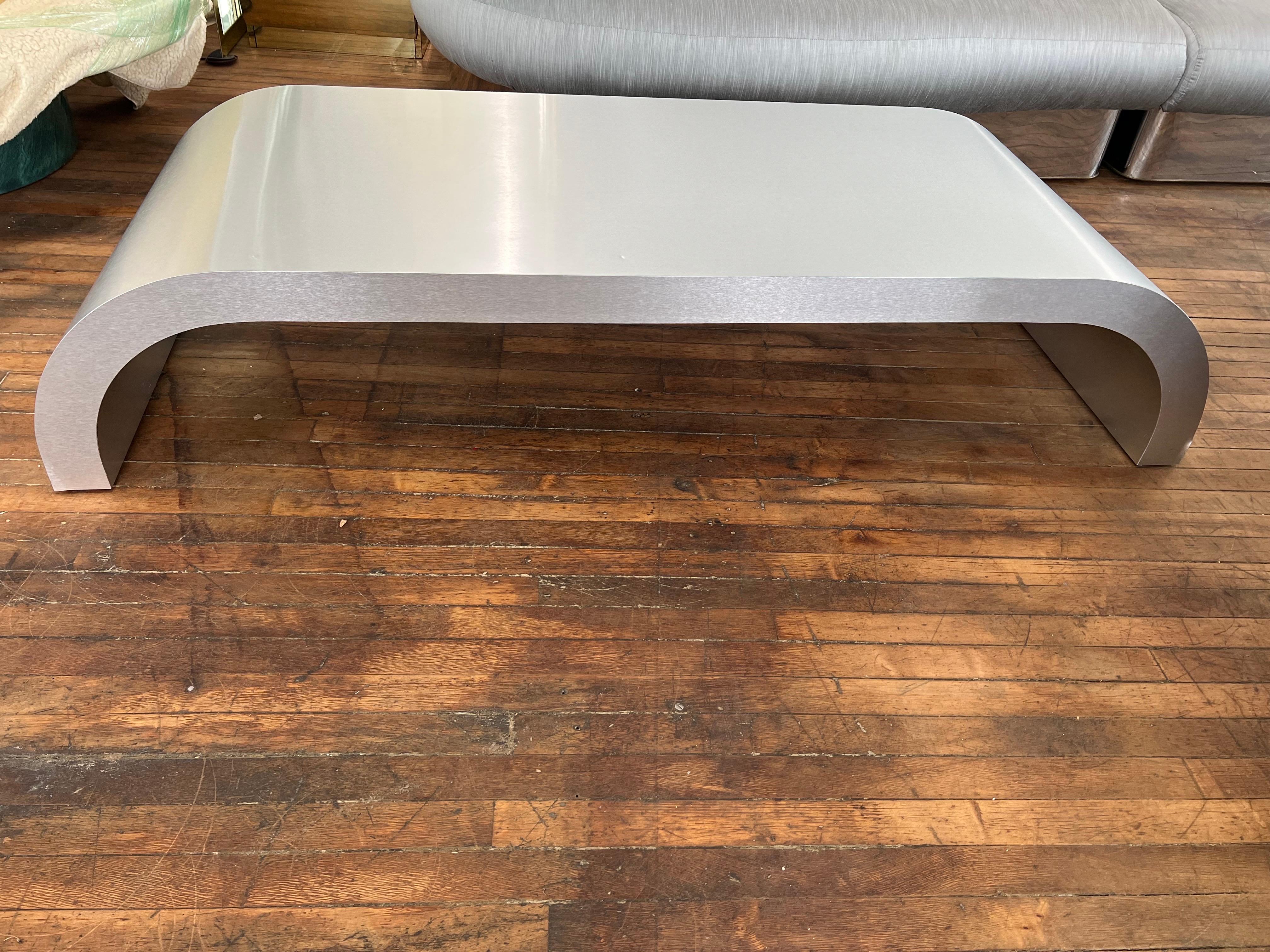 Américain Table basse cascade chromée 1980 d'après Karl Springer en vente