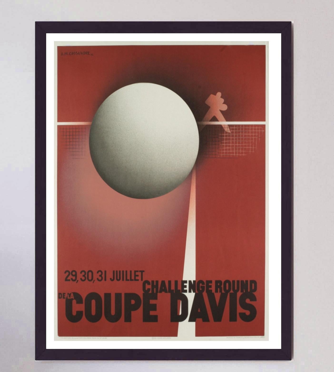 1980 Coupe Davis - A.M. Original-Vintage-Poster von Cassandre (Ende des 20. Jahrhunderts) im Angebot
