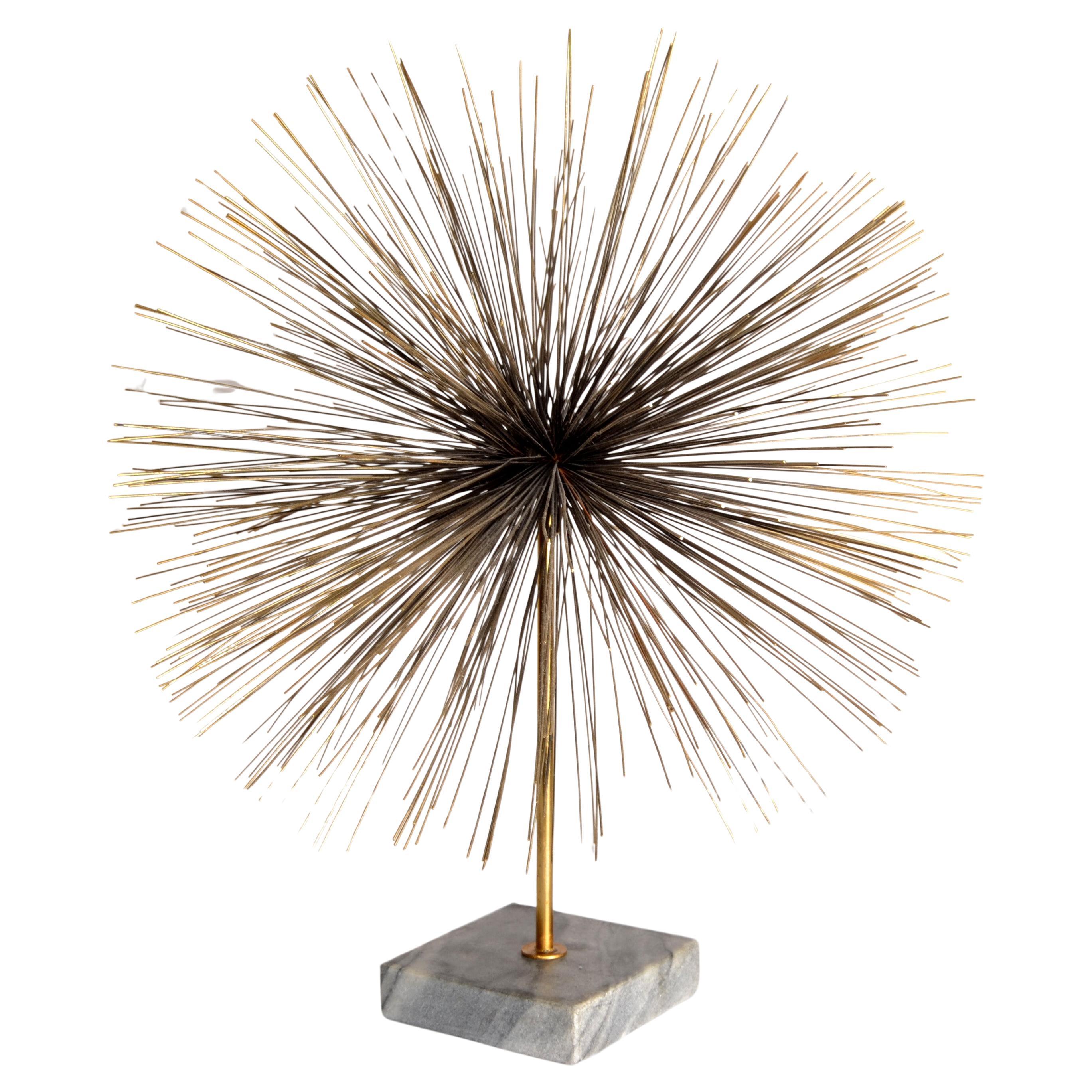 1980 Curtis Jeré Stile Sunburst Dandelion Scultura in ottone montata su base di marmo in vendita