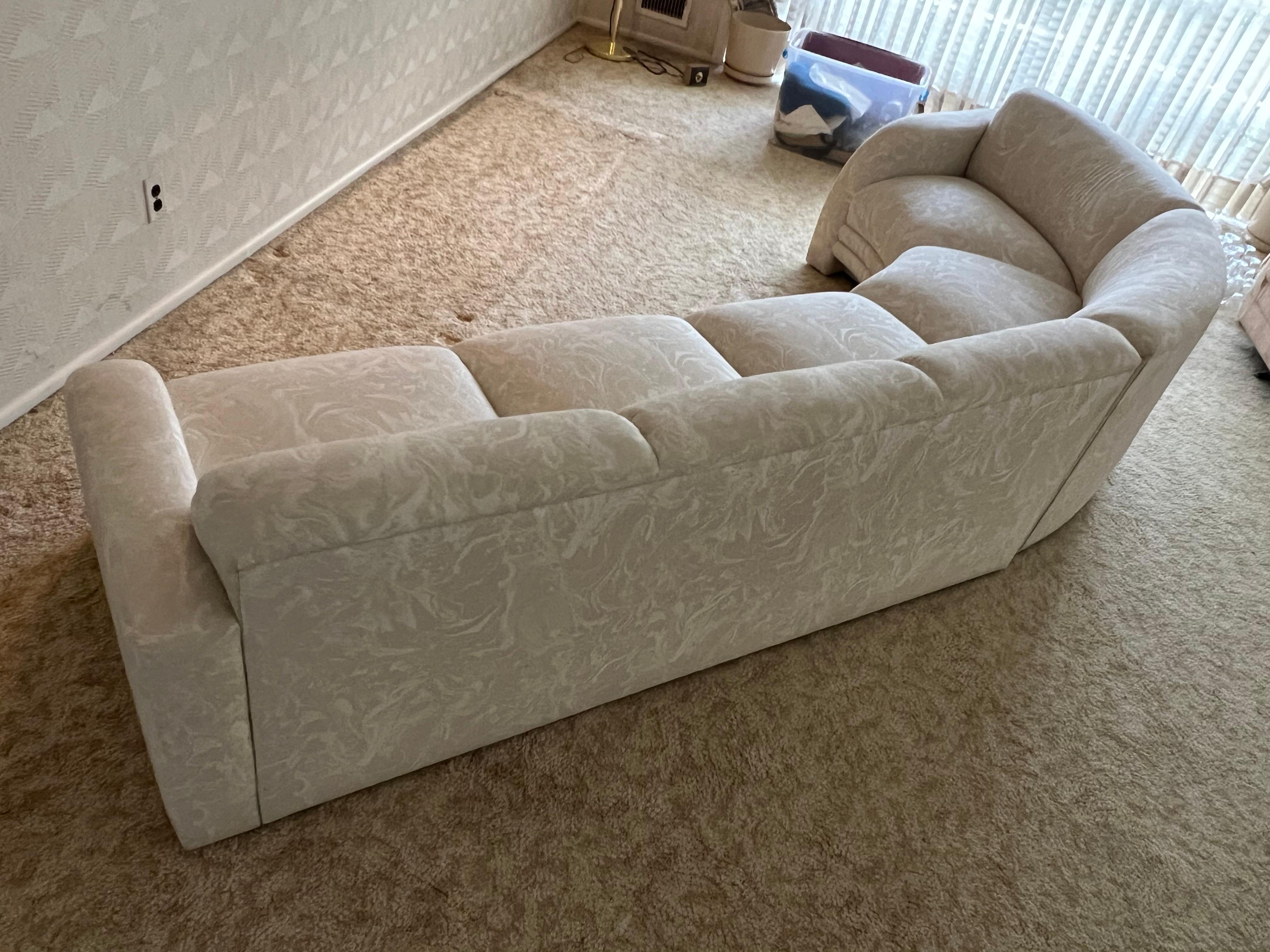 Américain Sectionnel blanc de 1980 avec tissu à motifs ondulés en vente