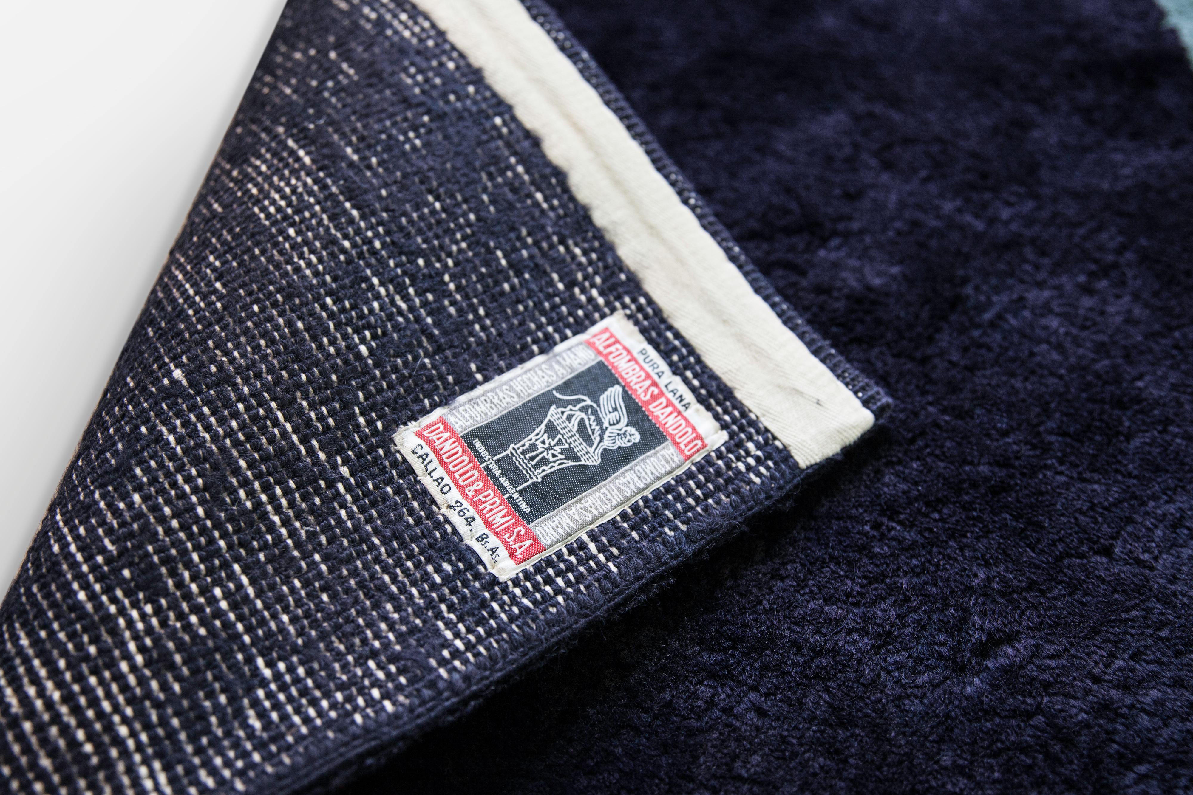 1980 Dandolo Y Primi SA, Buenos Aires, Argentina Alfombra Lana Azul Negro Policromo en Bueno estado para la venta en Milano, IT