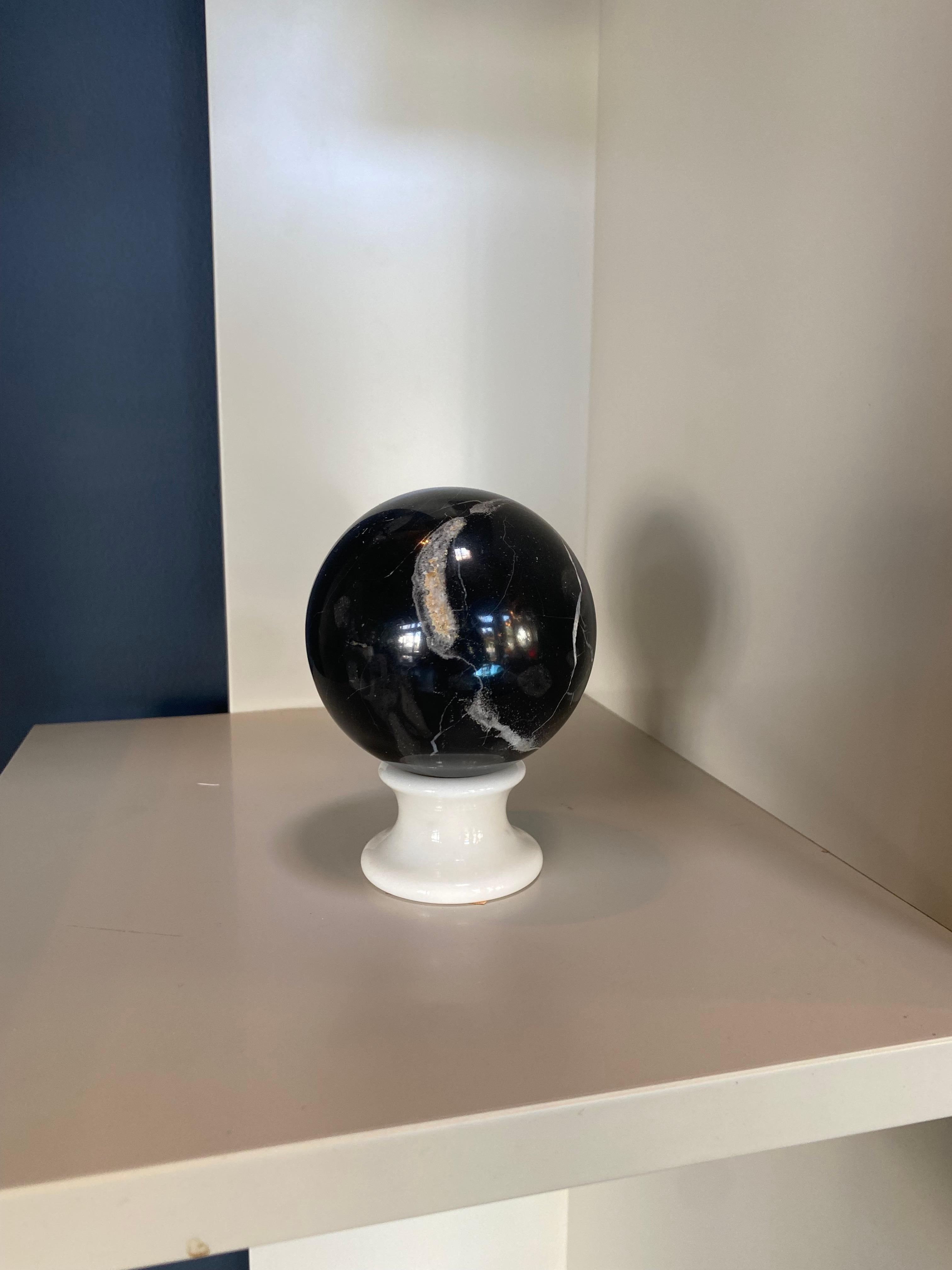 Late 20th Century 1980 Decorative Italian Marble Sphere For Sale