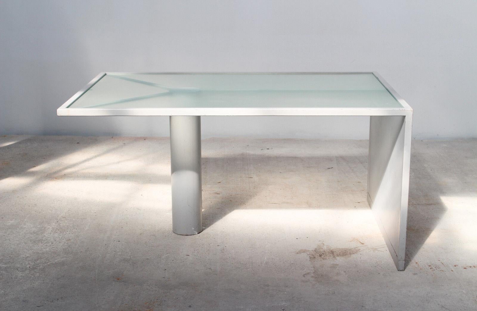The desk of Jean Nouvel : CLM-BBDO
Glass Saint Gobain
Editor : Unifor.