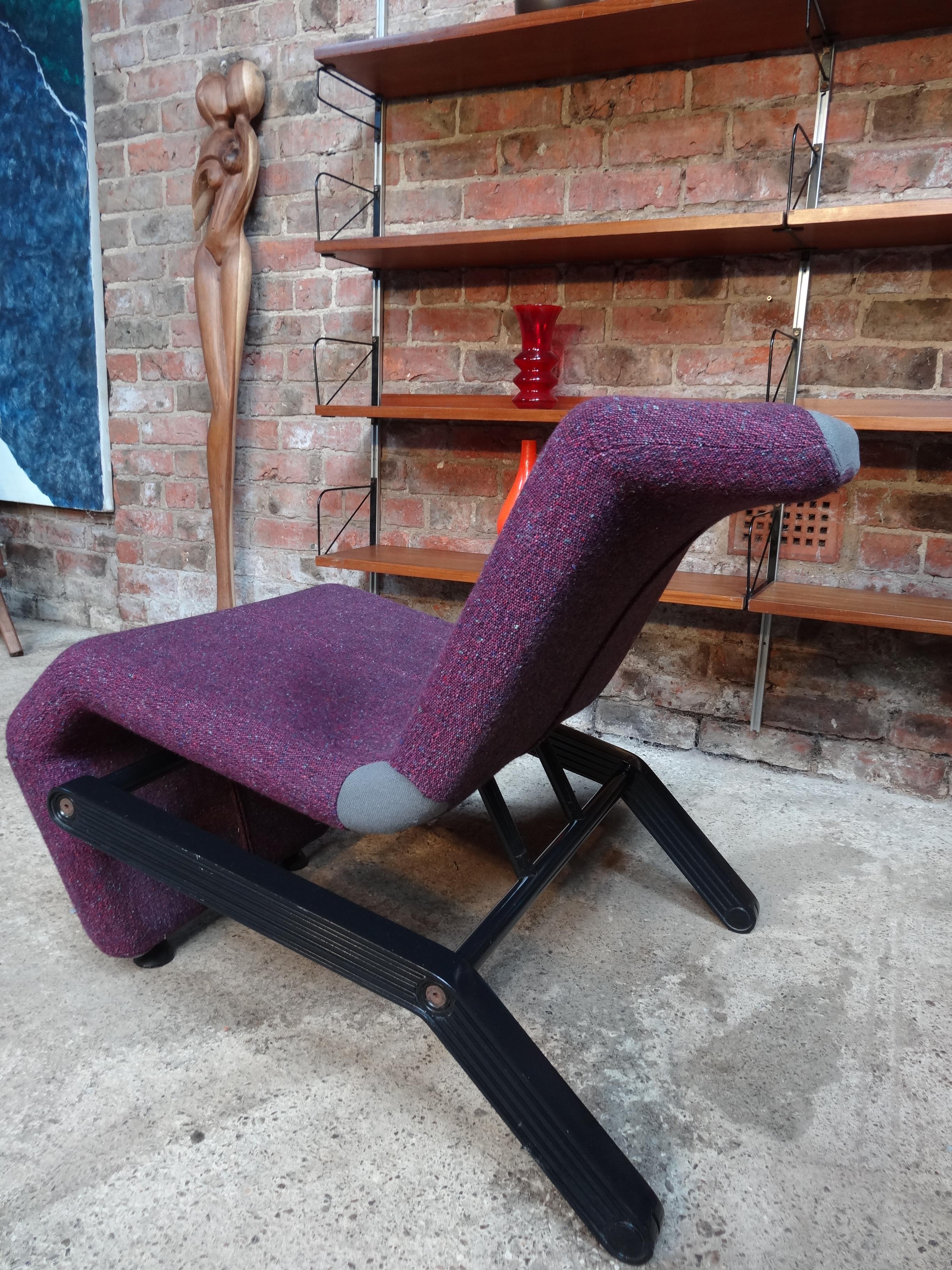 1980 Dutch Artifort Thiery Belt Super Unusual Chair In Good Condition For Sale In Markington, GB